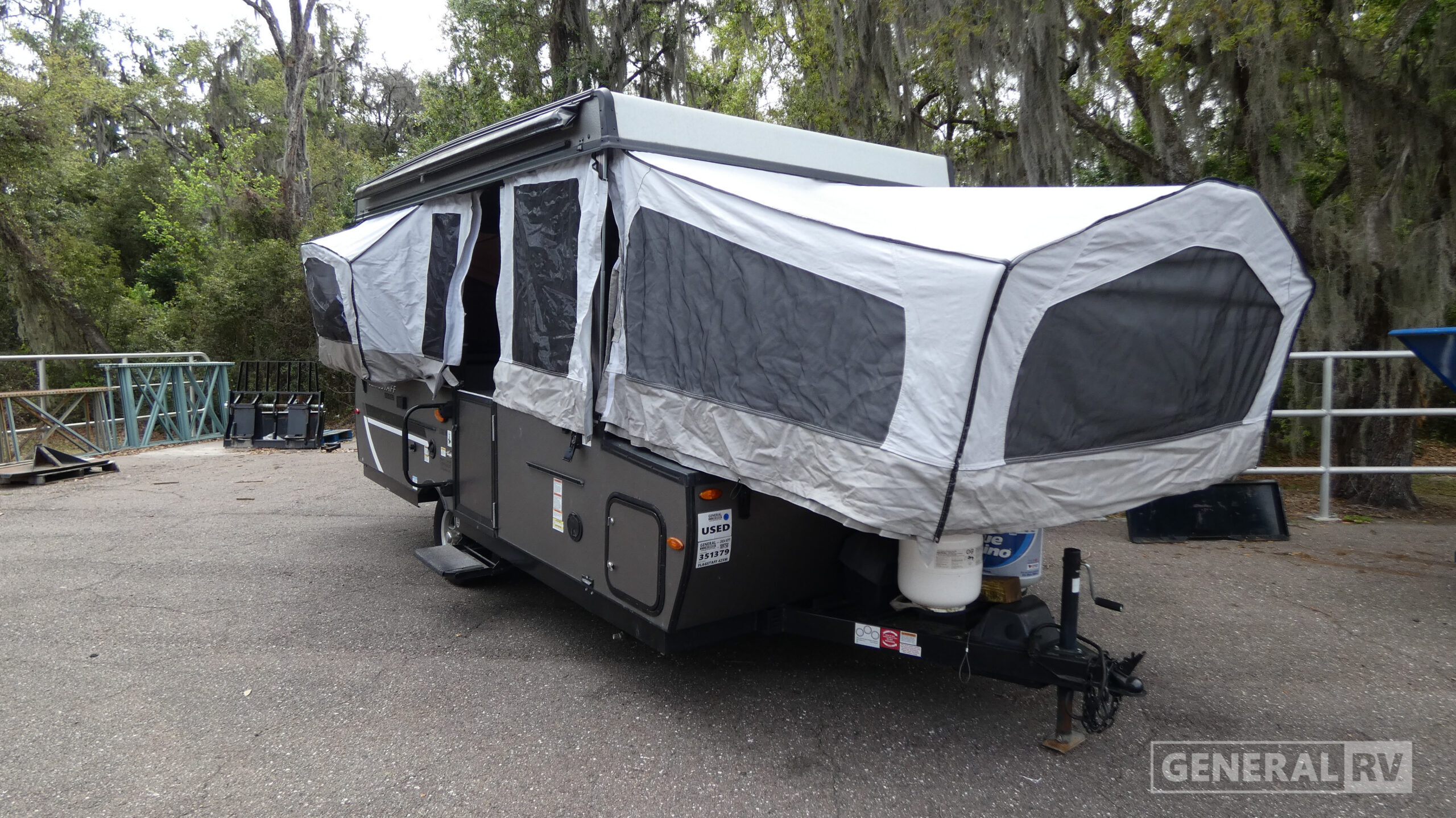 2024 Forest River FLAGSTAFF MAC SERIES 425M in dover FL