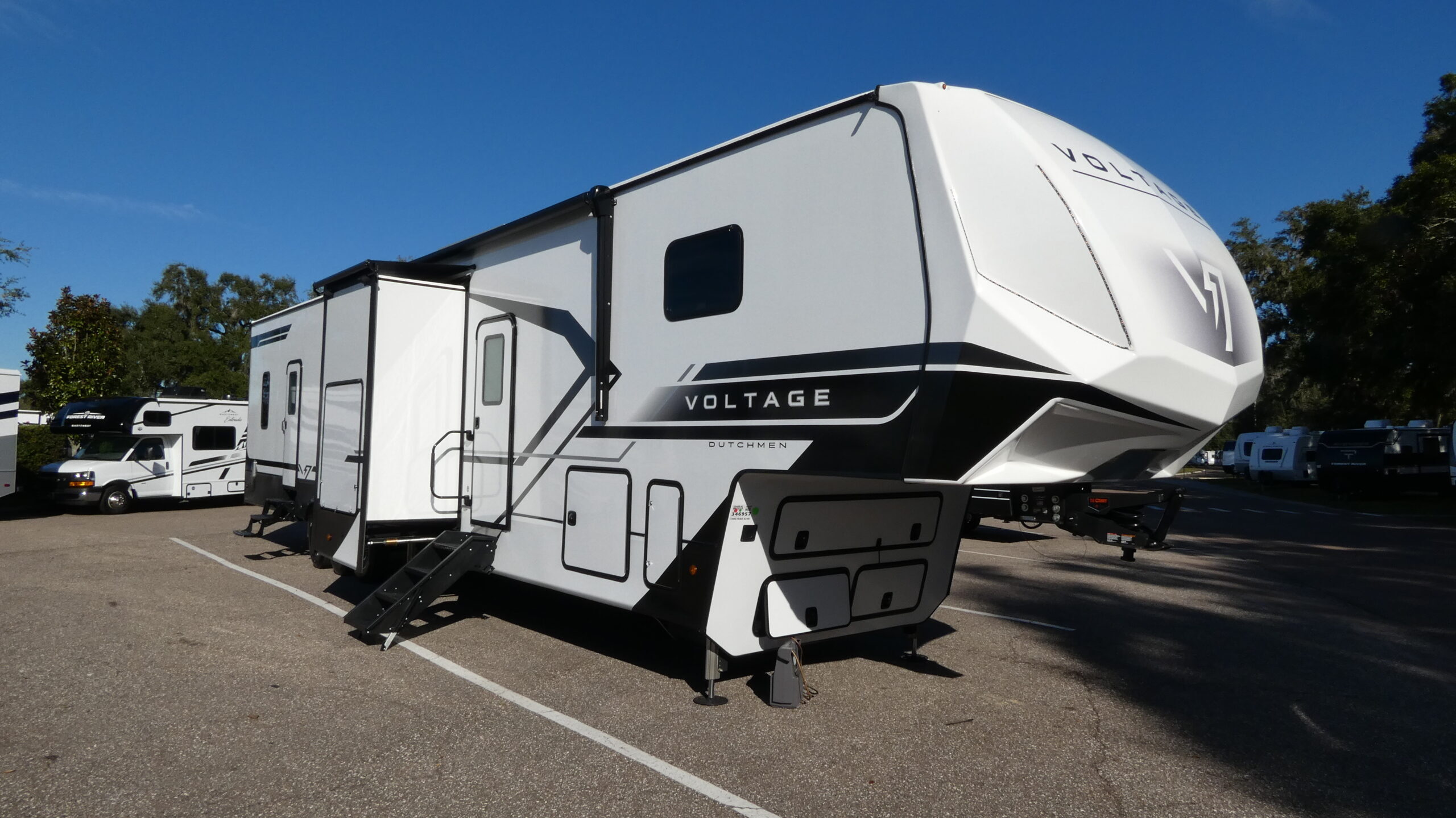 2026 Dutchmen VOLTAGE V SERIES 4250 in dover FL