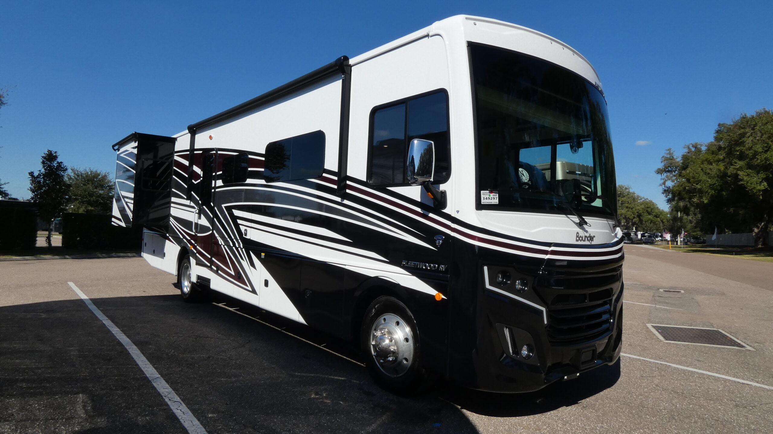 2026 Fleetwood BOUNDER 35GL in dover FL