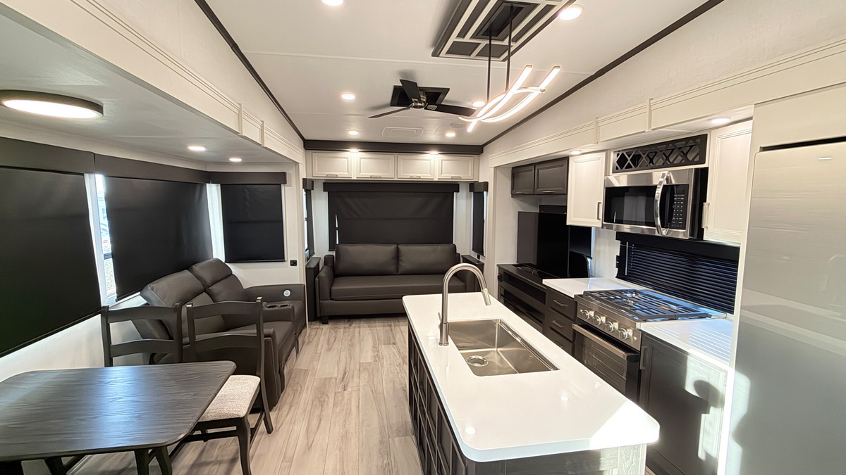 2026 Keystone ARCADIA 3260RL in mesa AZ