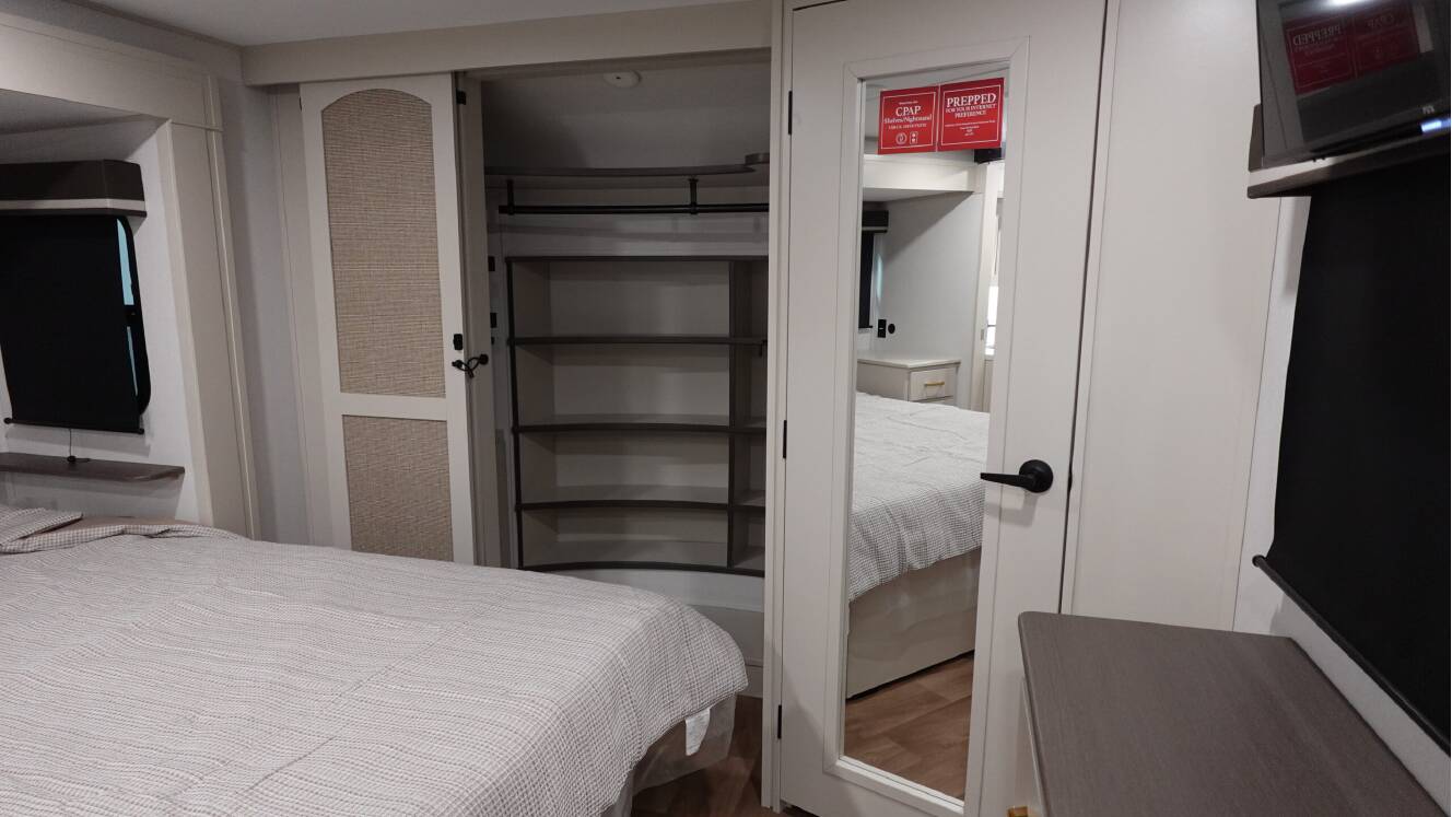 A photo of this 2026 Keystone AVALANCHE 390DS