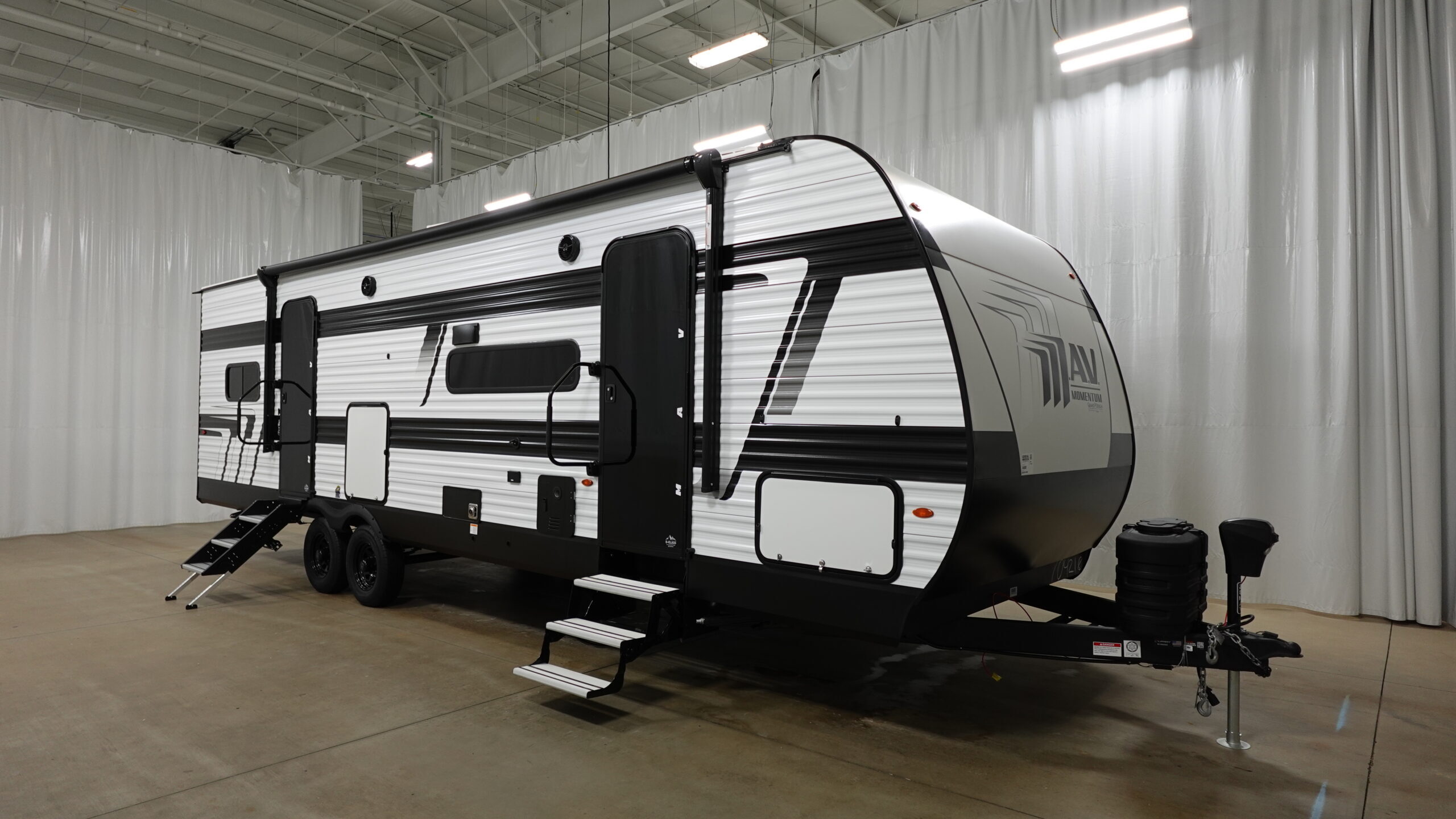 2026 Grand Design MOMENTUM 28MAV Travel Trailer Toy Hauler RV