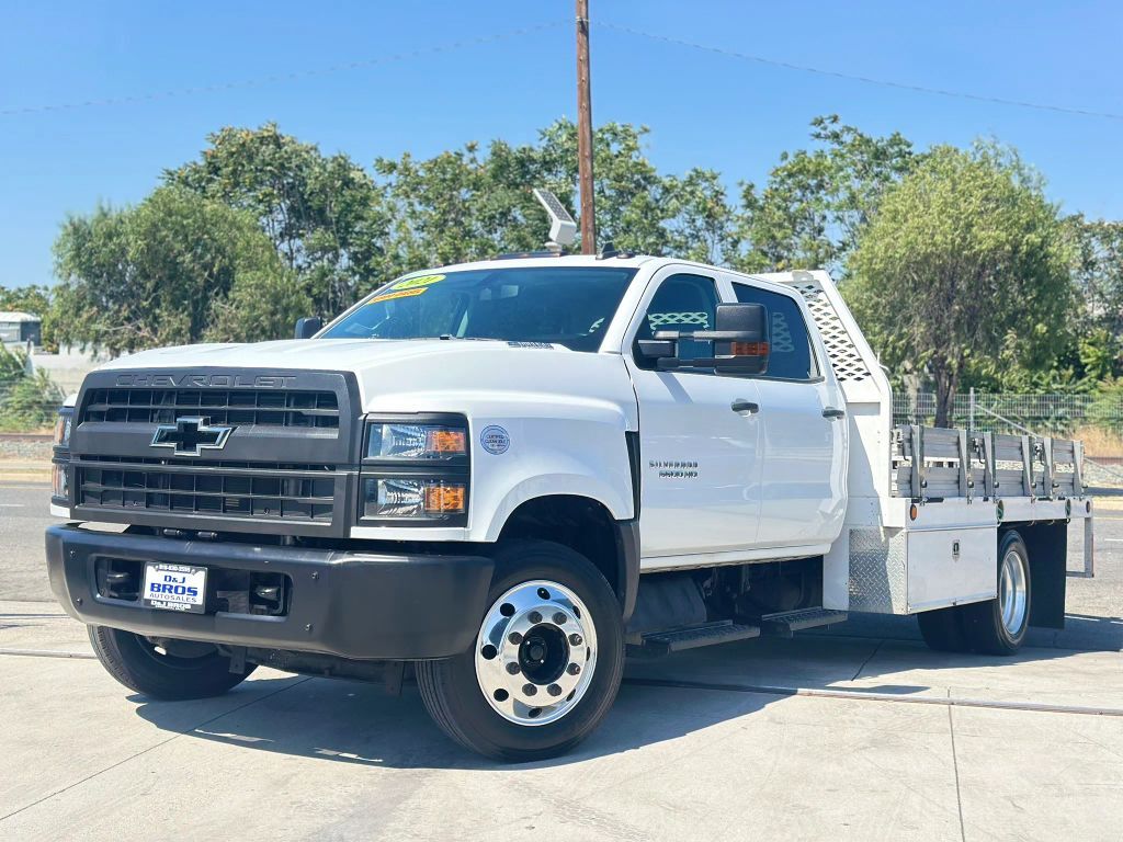 2020 CHEVROLET Silverado 6500 Crew Cab in Pacoima, CA