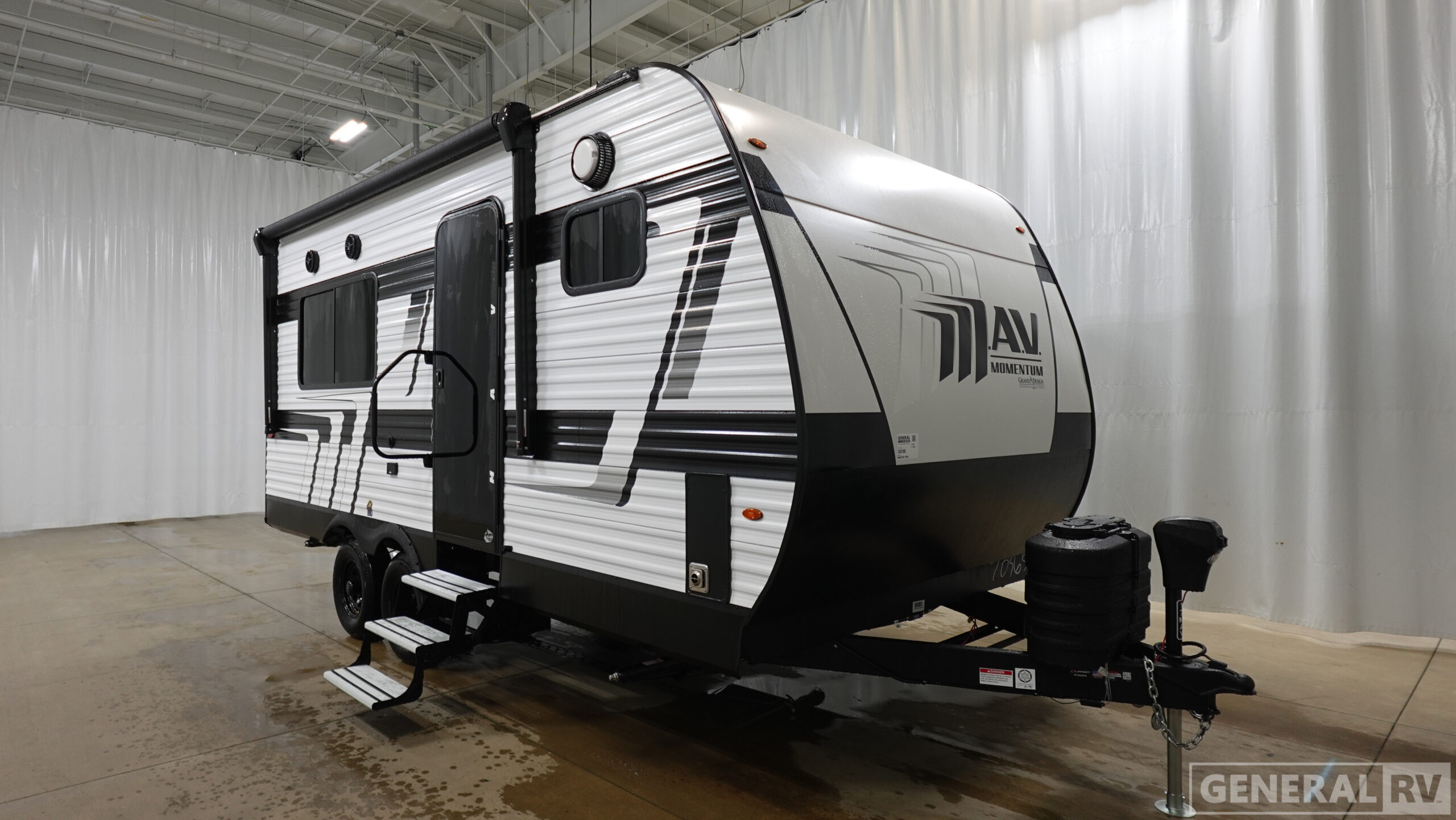 2026 Grand Design MOMENTUM 17MAV Travel Trailer Toy Hauler RV