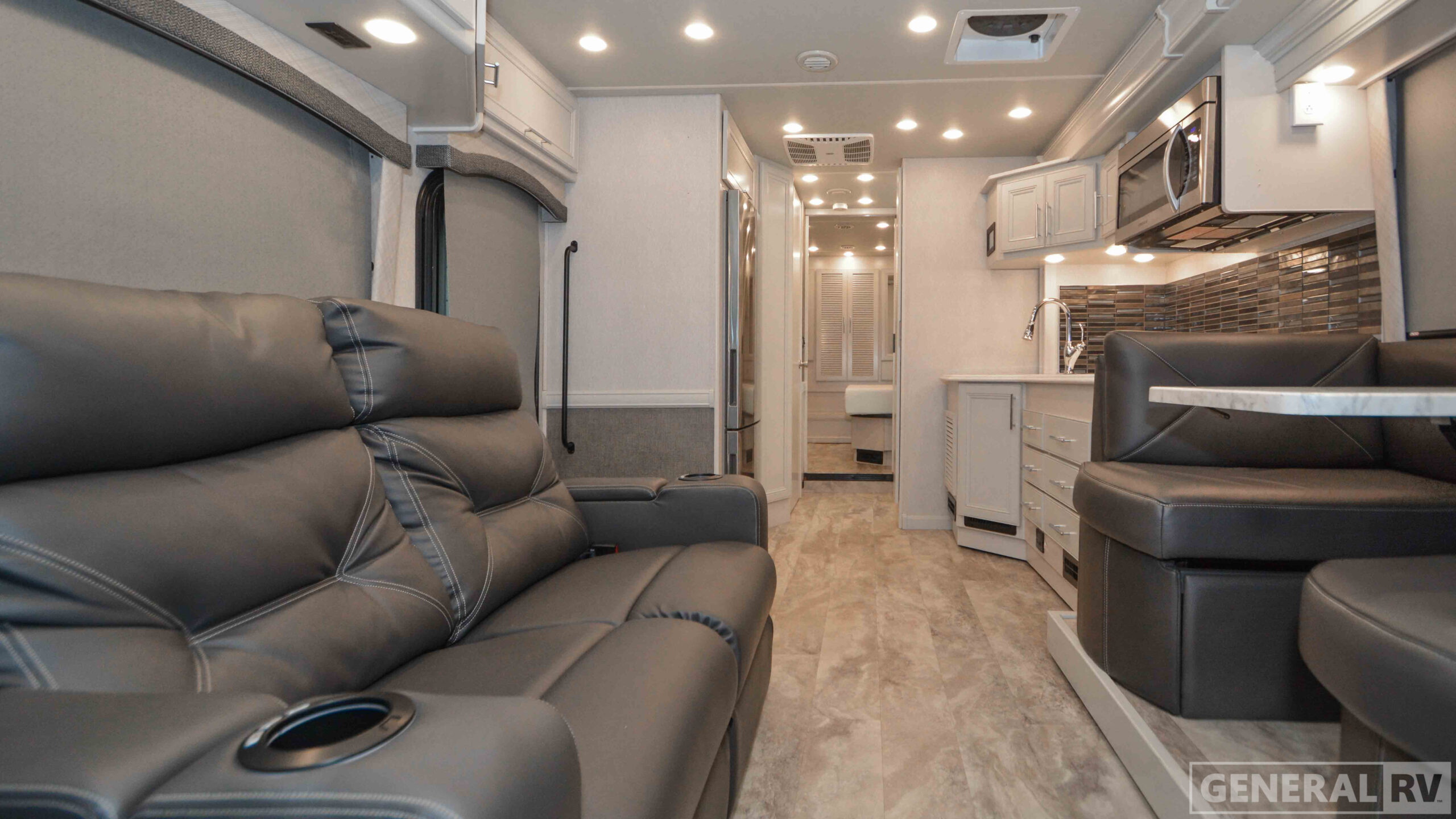 2023 Fleetwood PACE ARROW 33D in winter garden FL