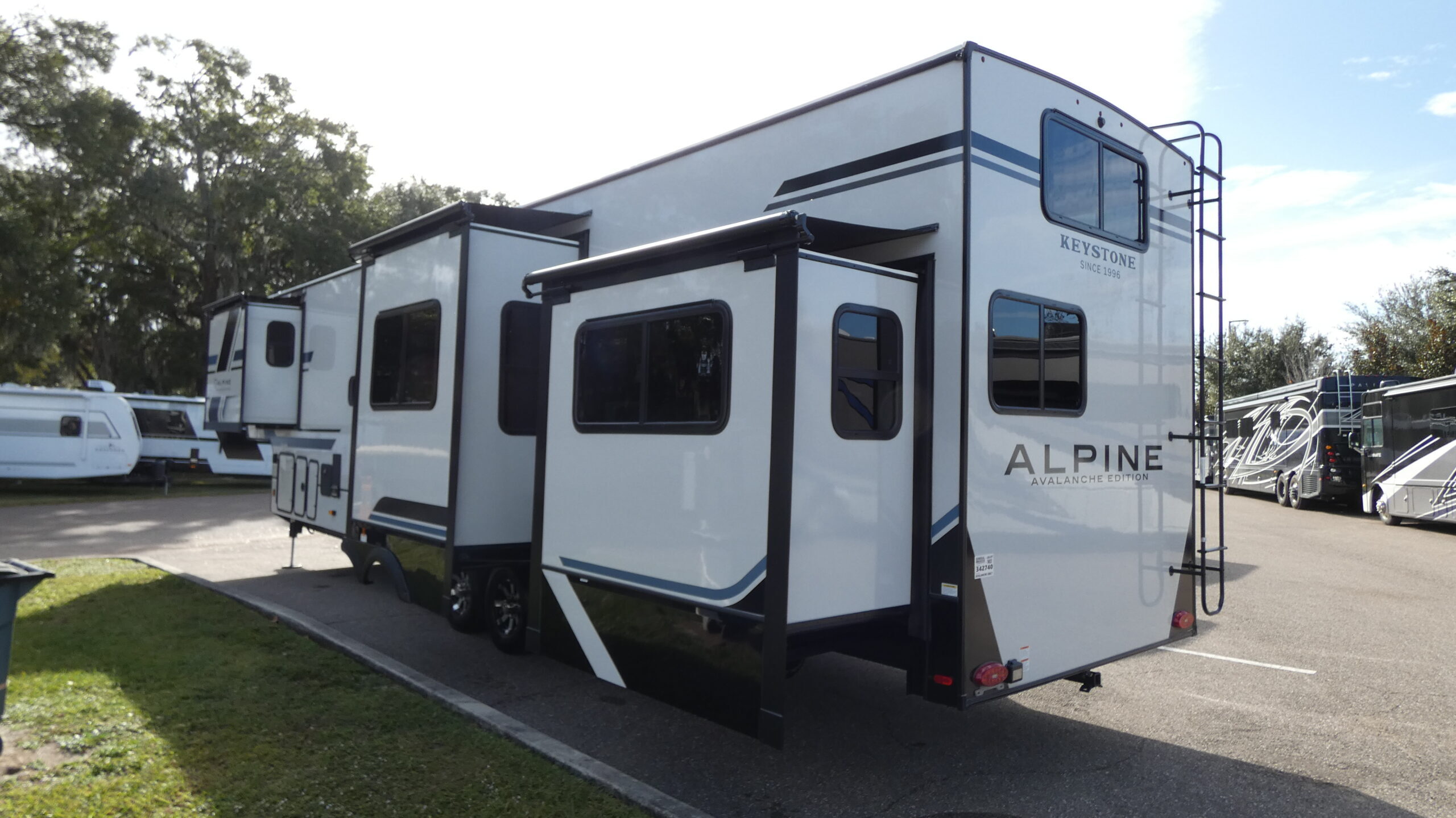 2026 Keystone ALPINE AVALANCHE EDITION 380LT in dover FL
