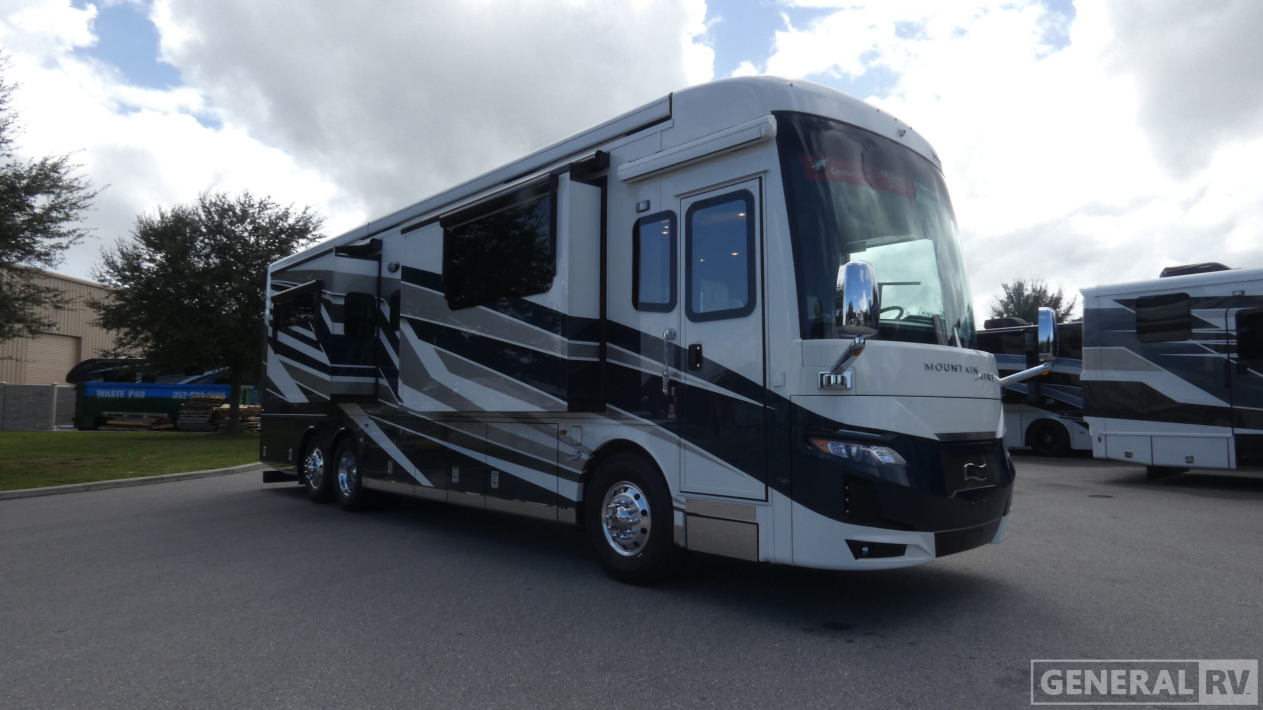 2026 Newmar MOUNTAIN AIRE 3825 Class A Diesel Motorhome - Diesel Pusher RV
