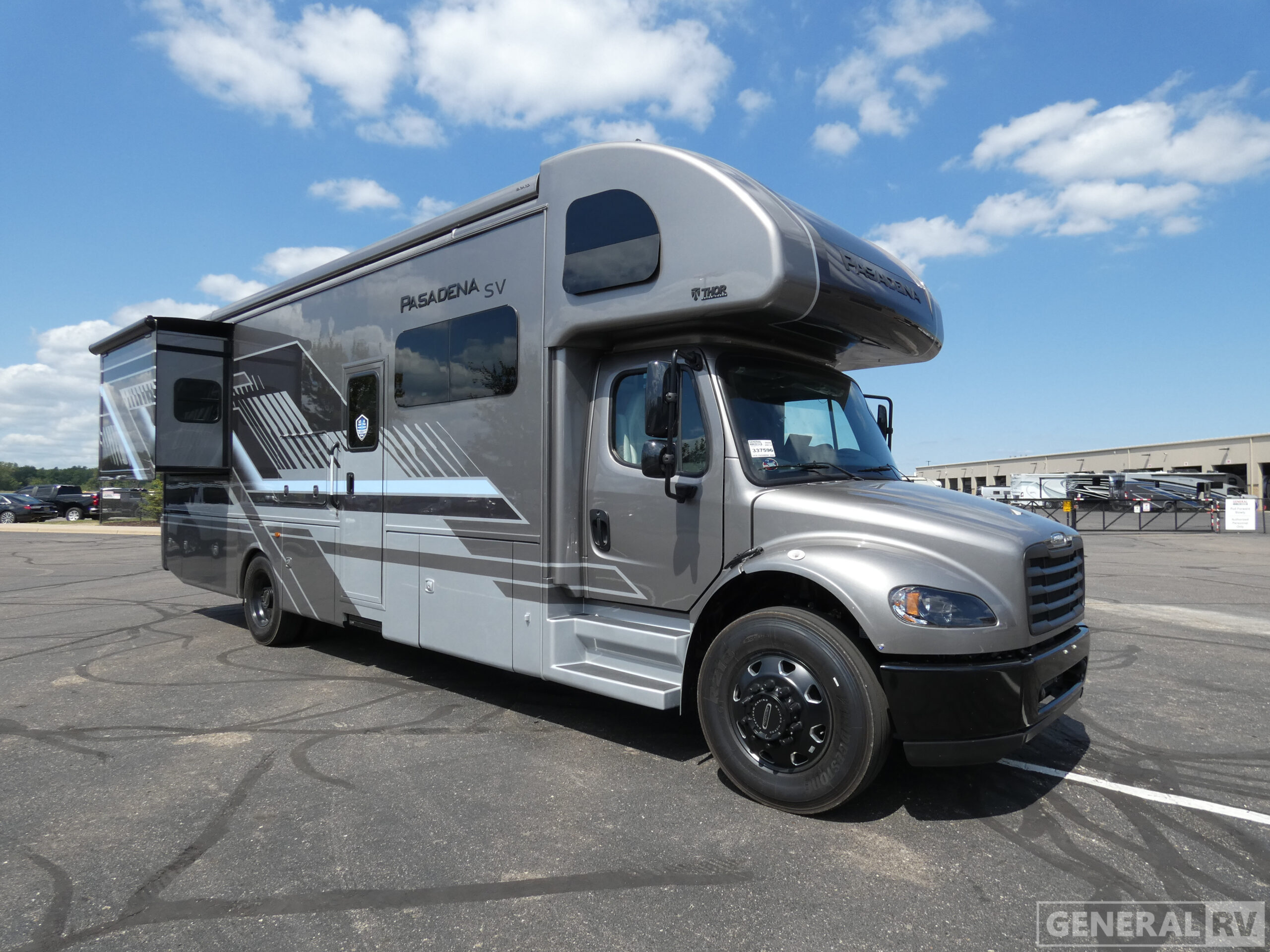 2026 Thor Motor Coach PASADENA SV 34XG in wixom MI