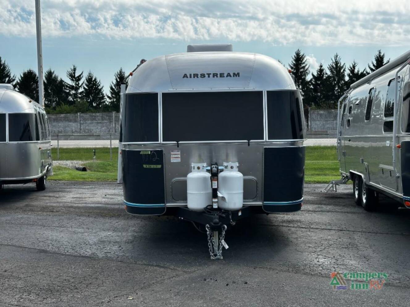 A photo of this 2027 Airstream Globetrotter 27FBT