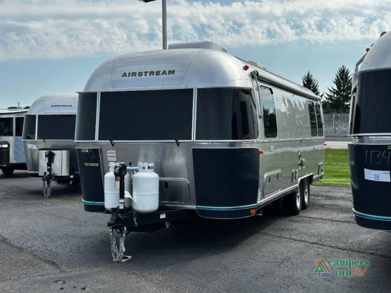 A photo of this 2027 Airstream Globetrotter 27FBT