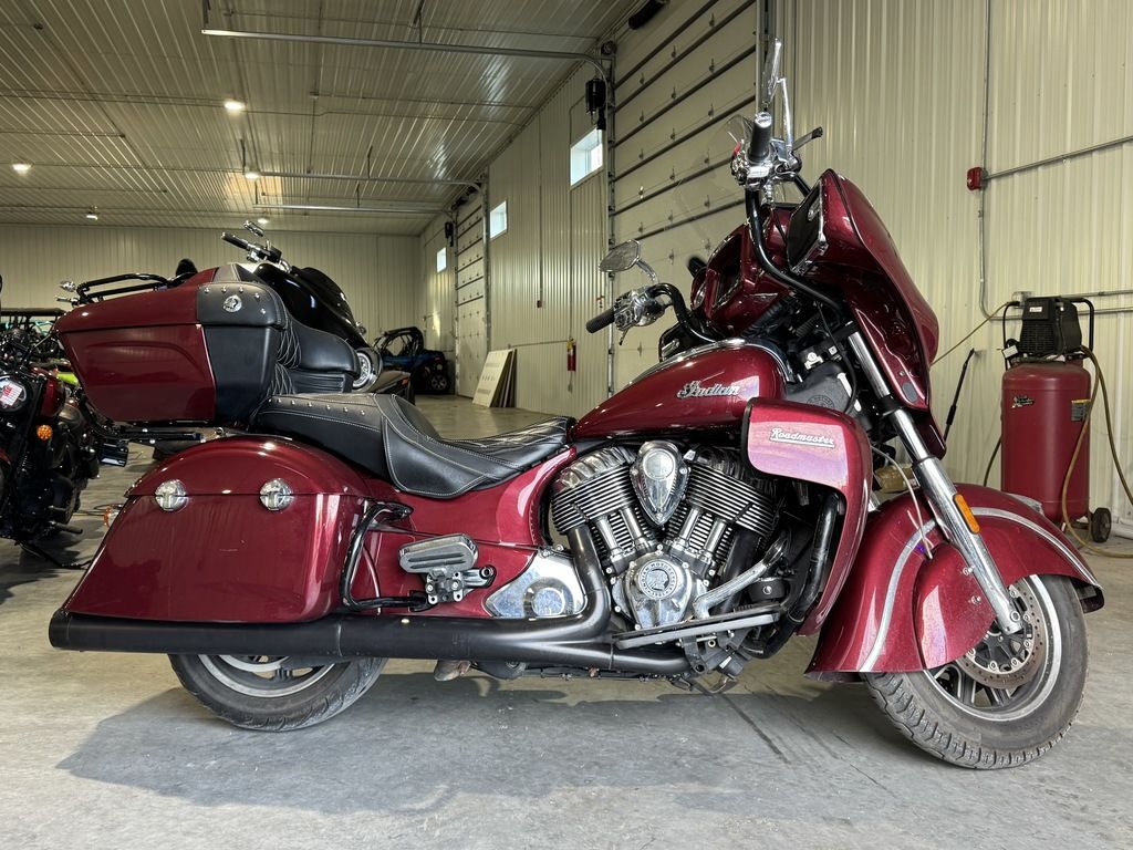 2017 Indian Motorcycle® Roadmaster® Burgundy Metallic BASE in Monee, IL