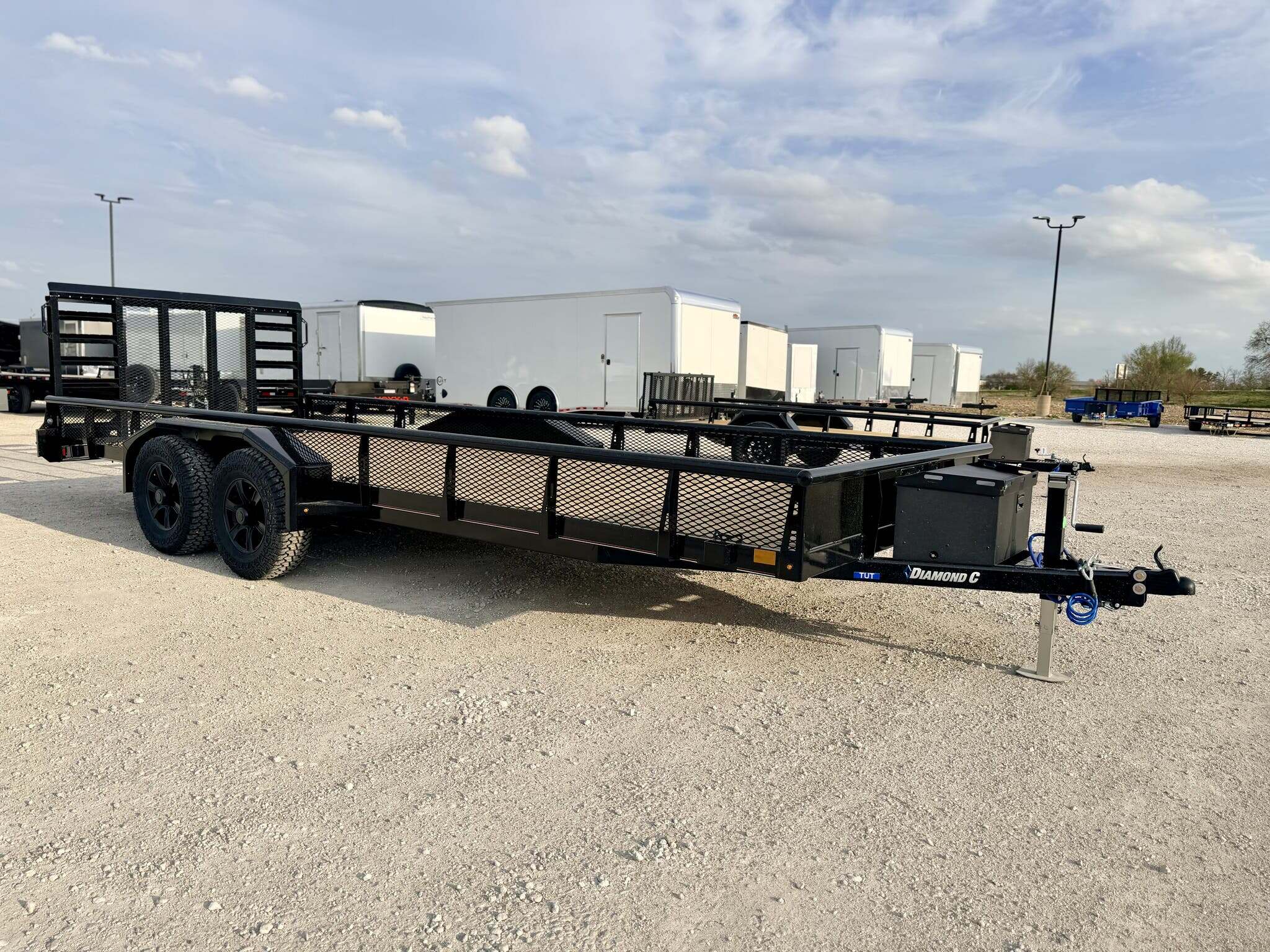 2026 Diamond C TUT 20x83 - TANDEM 6K AXLES - VENTURE PACKAGE - SPARE in Goodfield, IL