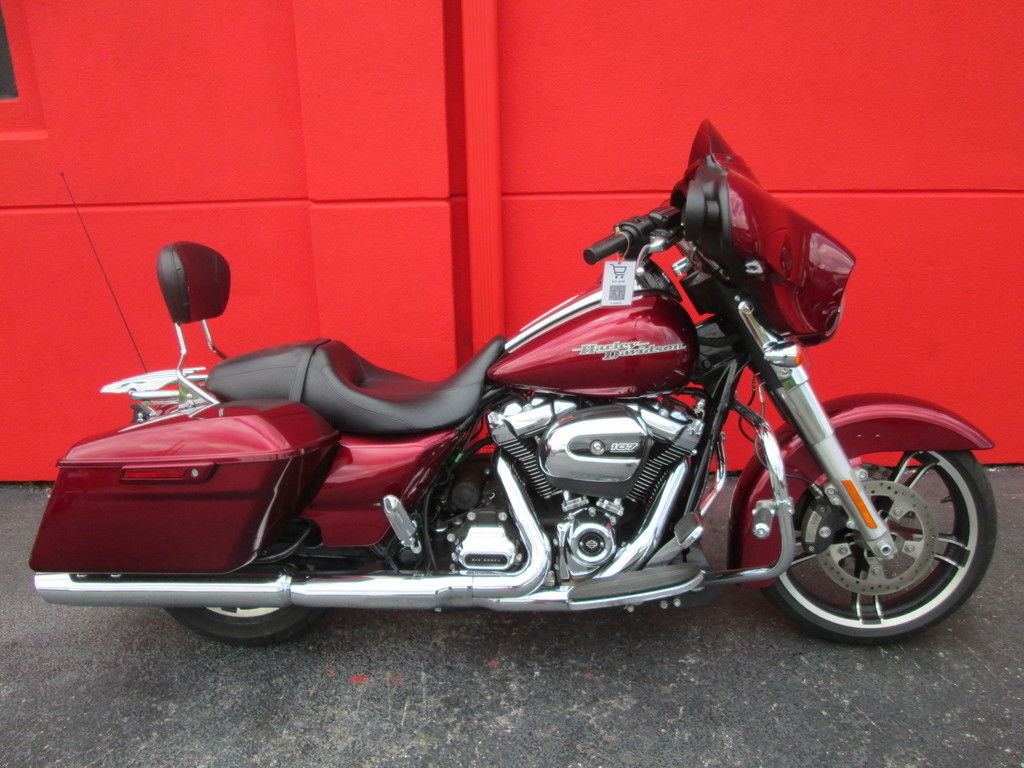 2017 Harley-Davidson® FLHX - Street Glide® FLHX in Lewis Center, OH