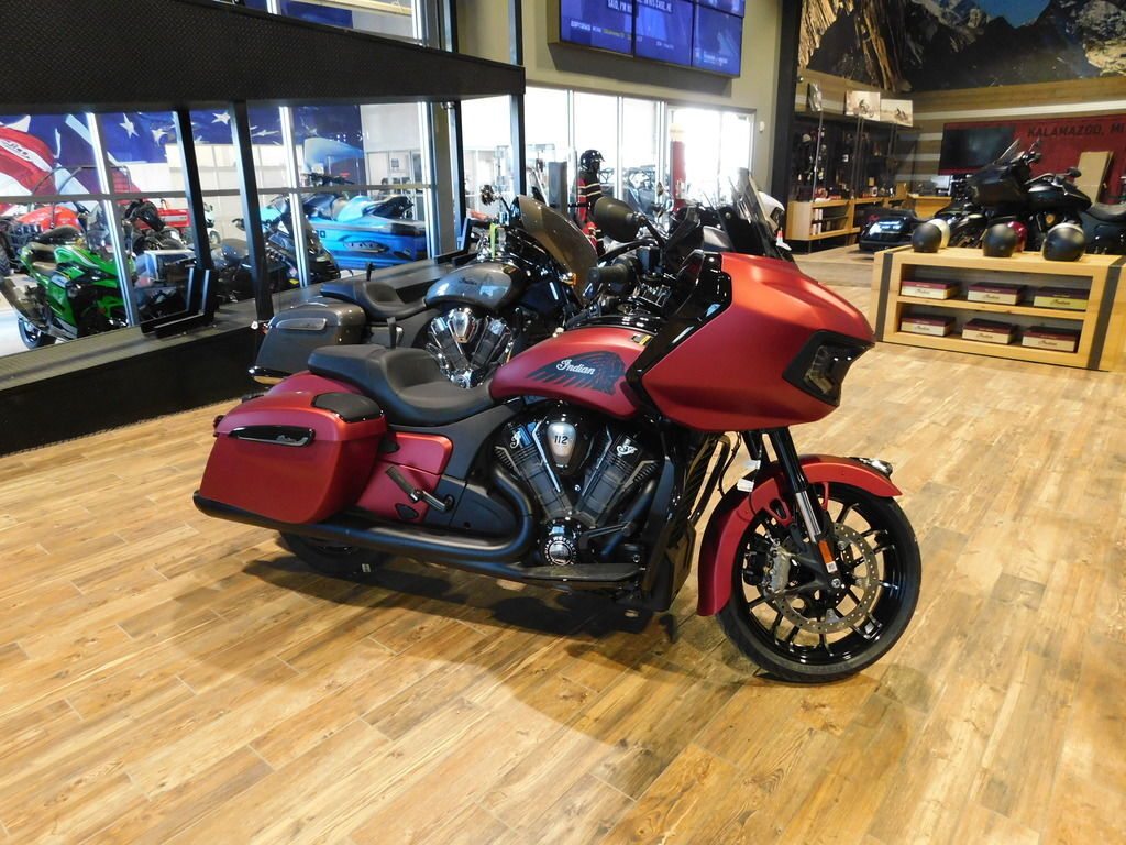 2026 Indian Motorcycle® Challenger® Dark Horse® 112 w/PowerBand Audio Sunset DARK HORSE in Kalamazoo, MI