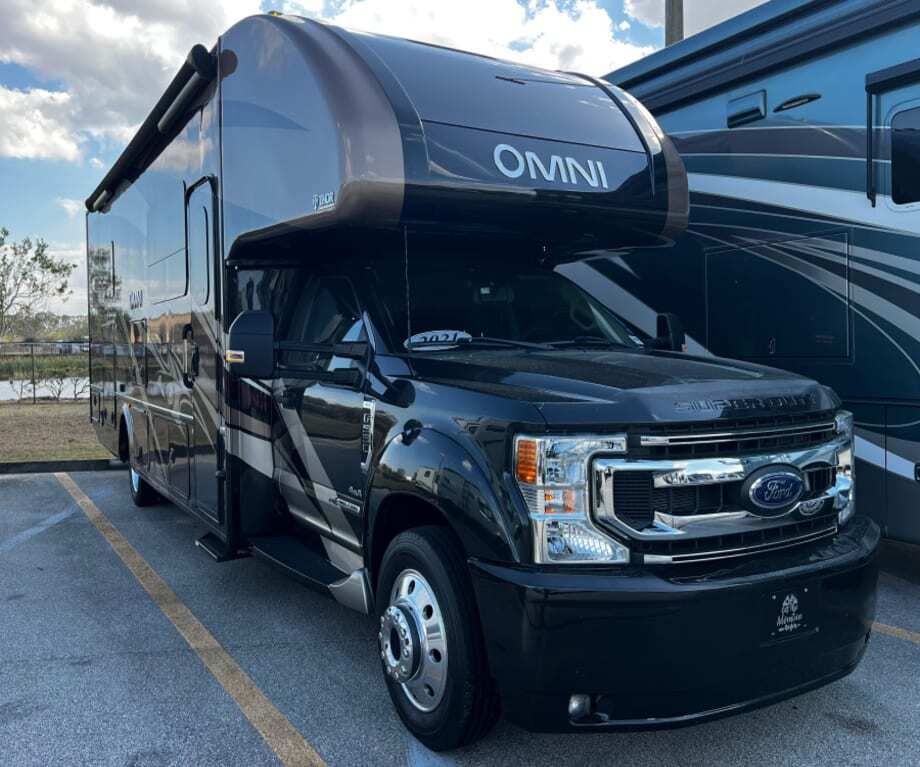 2021 Thor Motor Coach OMNI SV34 RV