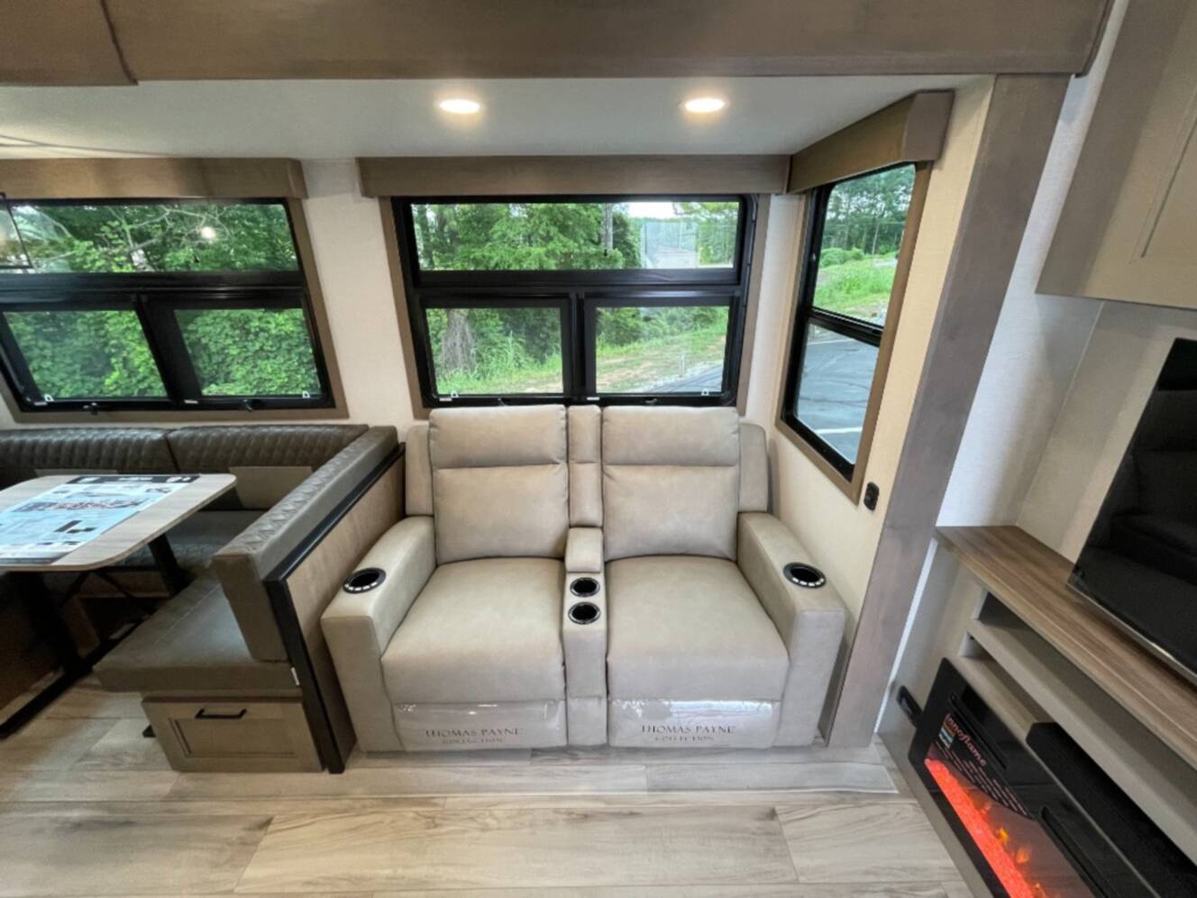 A photo of this 2026 Kz Durango Half-Ton D296BHT