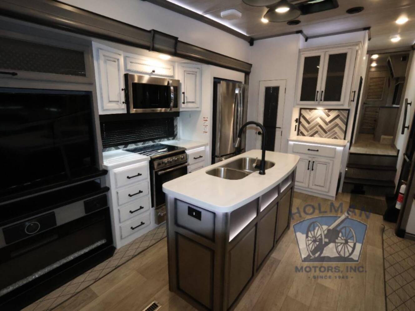 A photo of this 2022 Keystone Rv Montana Legacy 3121RL