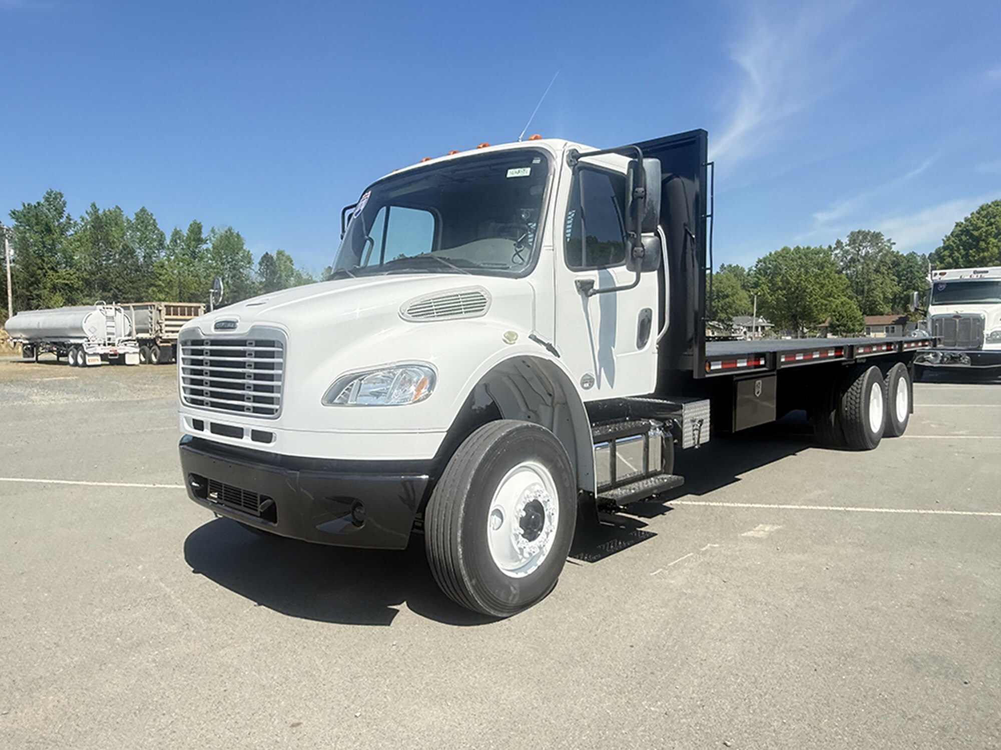 2018 FREIGHTLINER BUSINESS CLASS M2 106 in Roanoke, VA