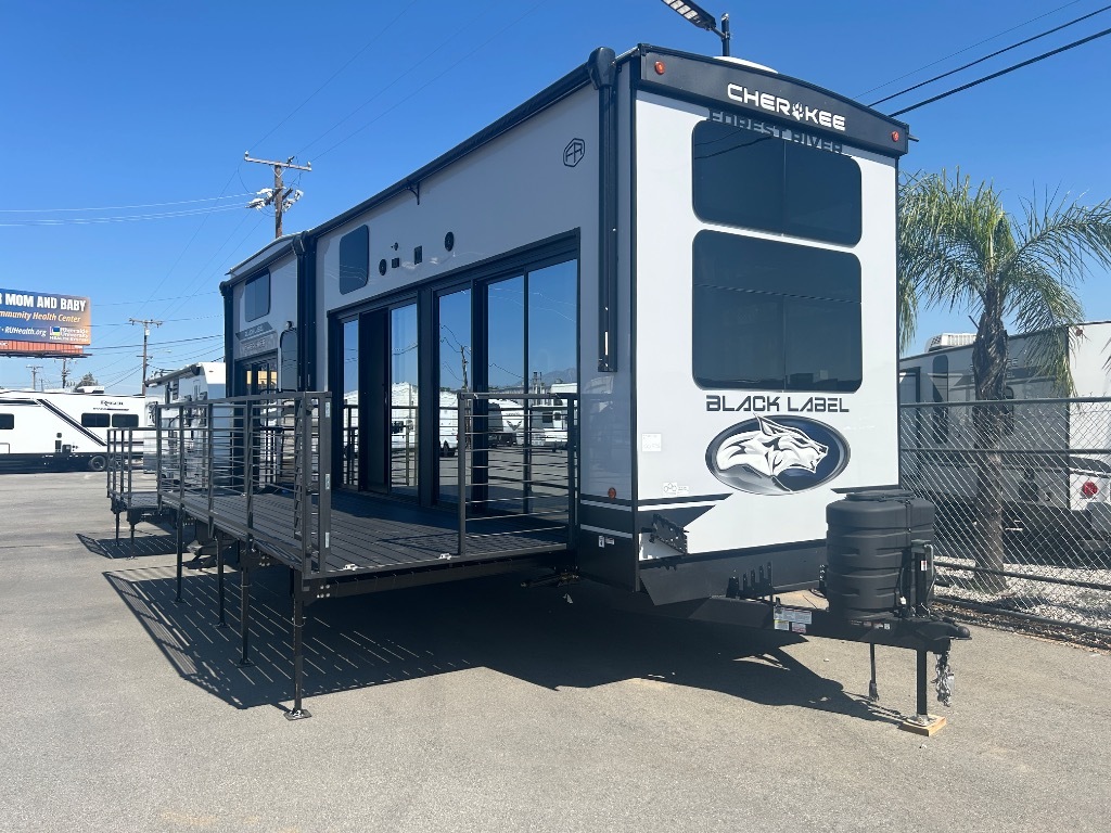 2026 Forest River Rv Cherokee Timberwolf Black Label 27MDKBL in beaumont CA