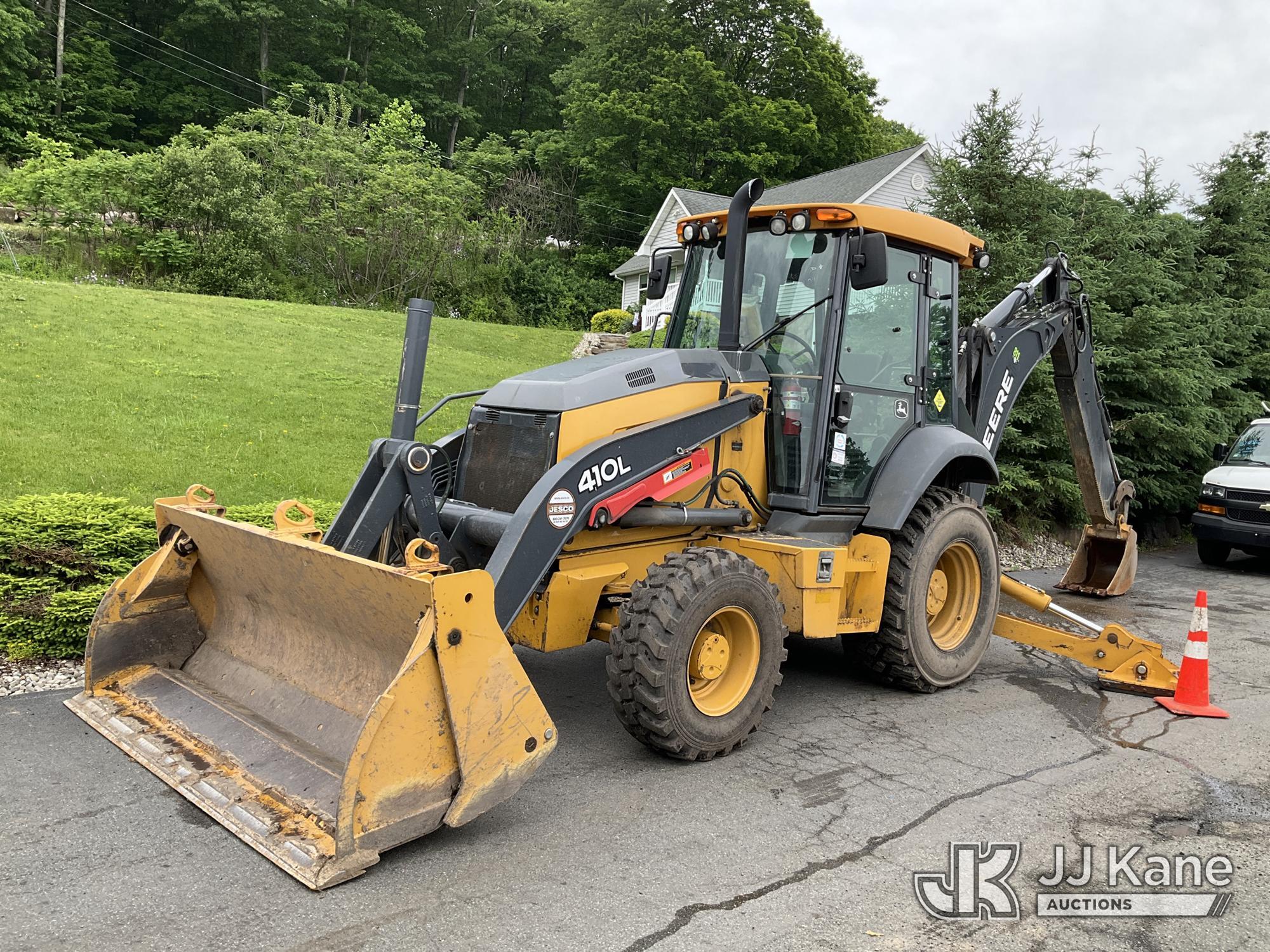 2020 John Deere 410L 4x4 in Branchville, NJ