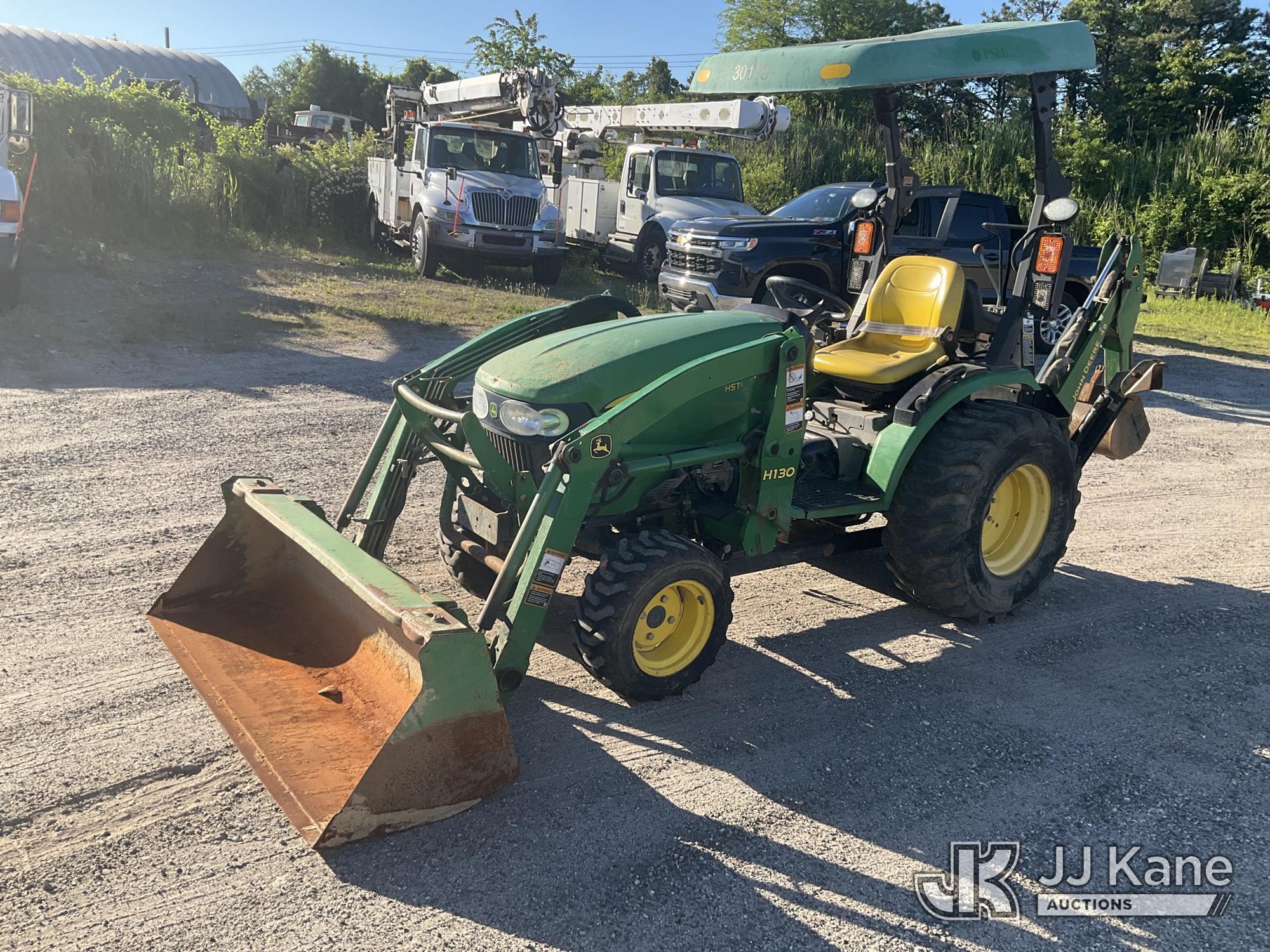 2015 John Deere 2032 HST 4x4 in Bellport, NY