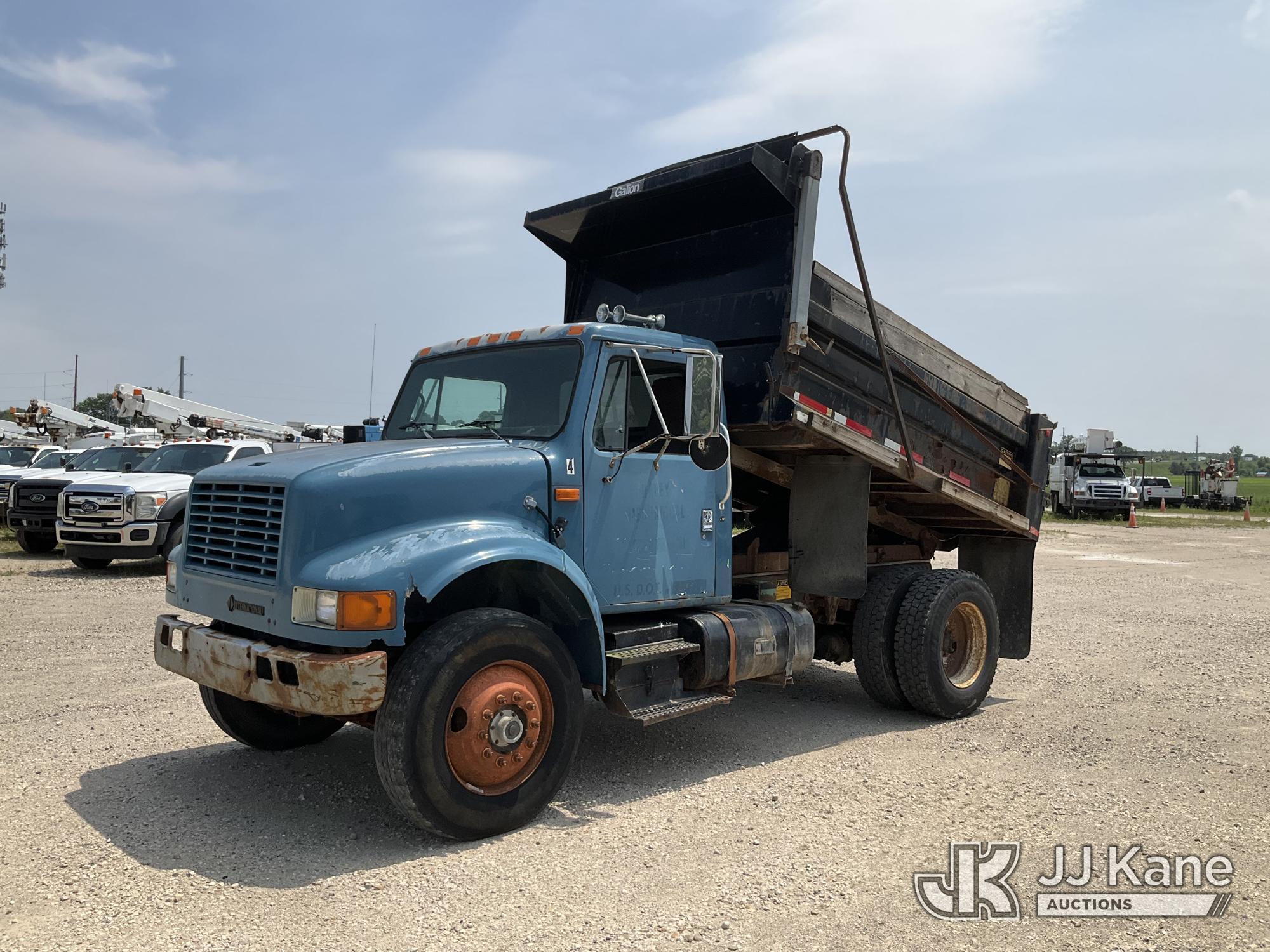 1993 INTERNATIONAL 4900 in Charlotte, MI
