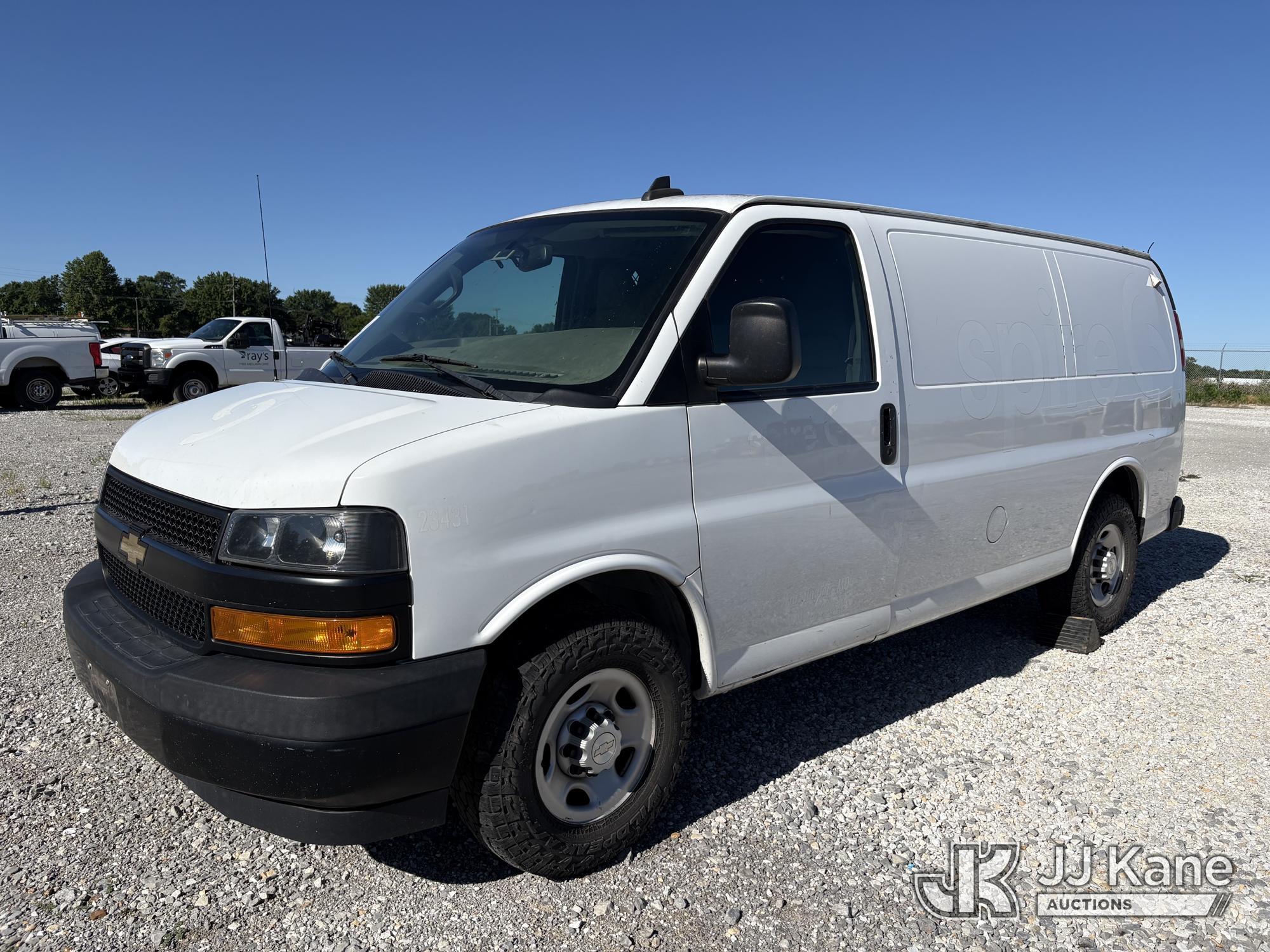 2018 CHEVROLET Express G2500 in Hawk Point, MO