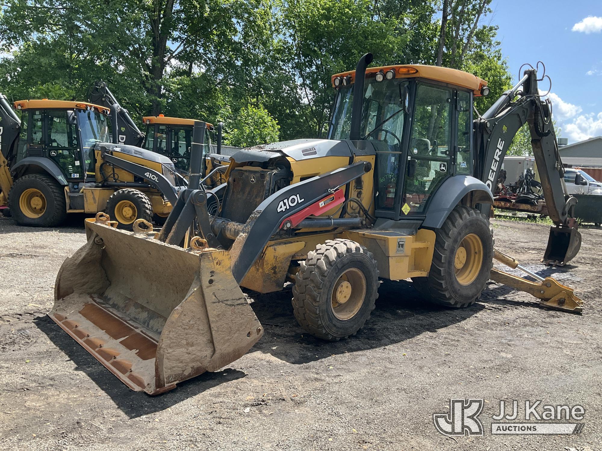 2019 John Deere 410L 4x4 in Branchville, NJ