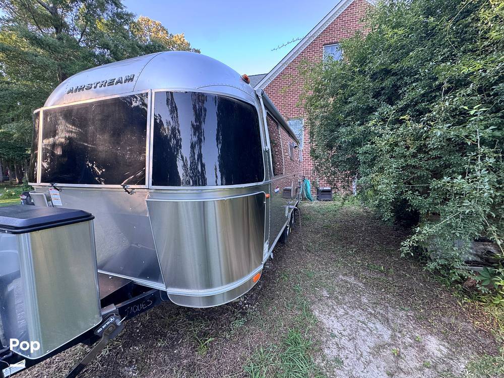 2017 Airstream International Signature 23FB in gloucester VA