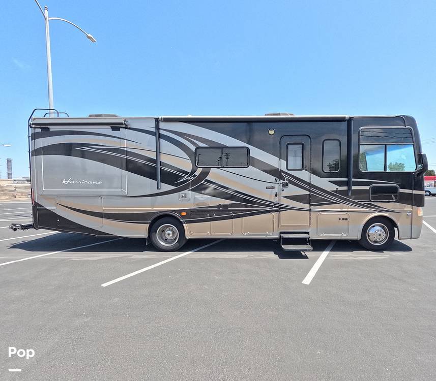 2012 Thor Motor Coach Hurricane 29X in seal beach CA