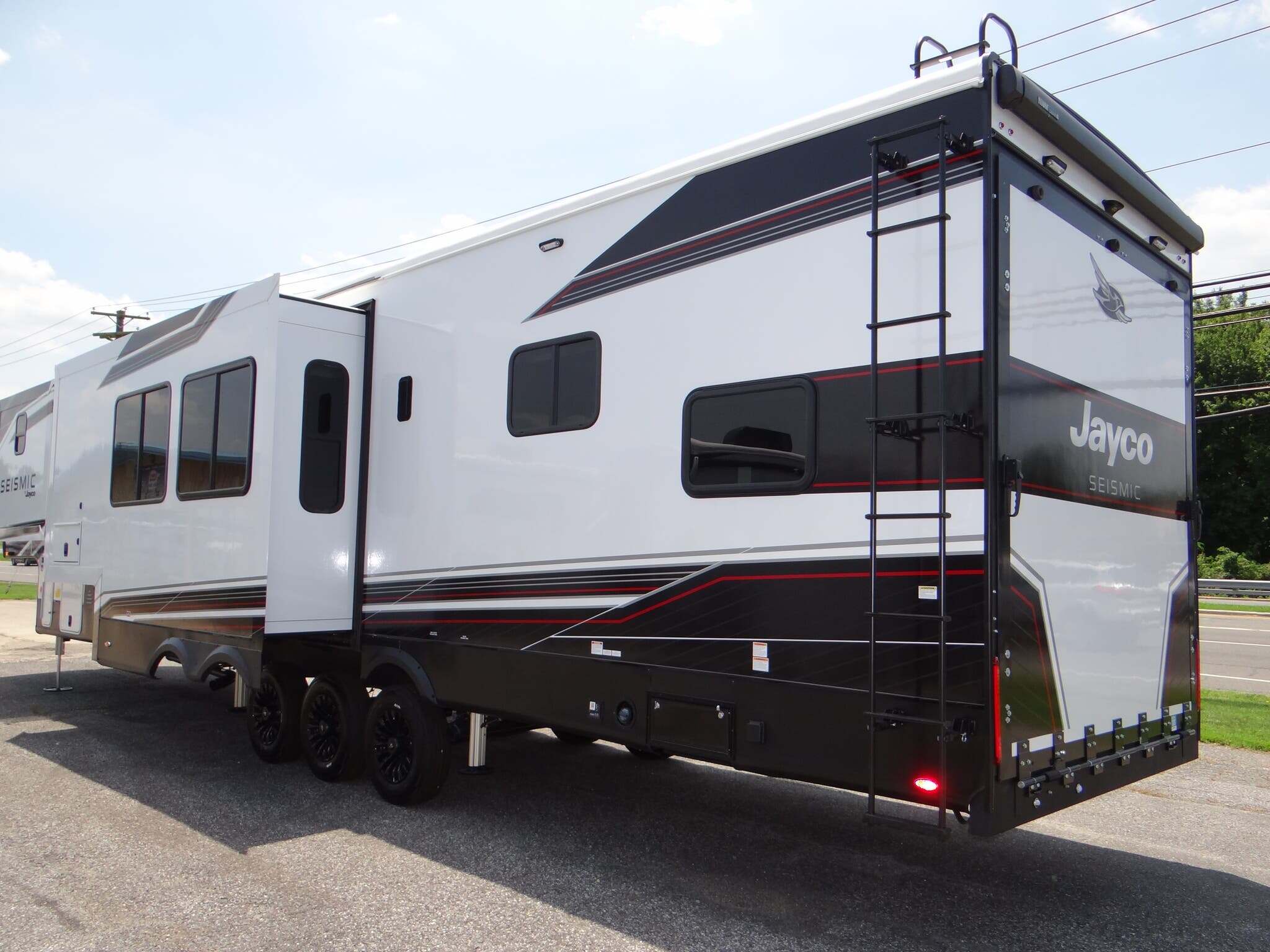 2026 Jayco Seismic 413 Double Slide, Side & Rear Patio Decks in williamstown NJ