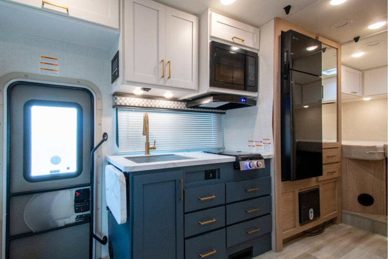 A photo of this 2027 Thor Motor Coach Geneva 25VZ