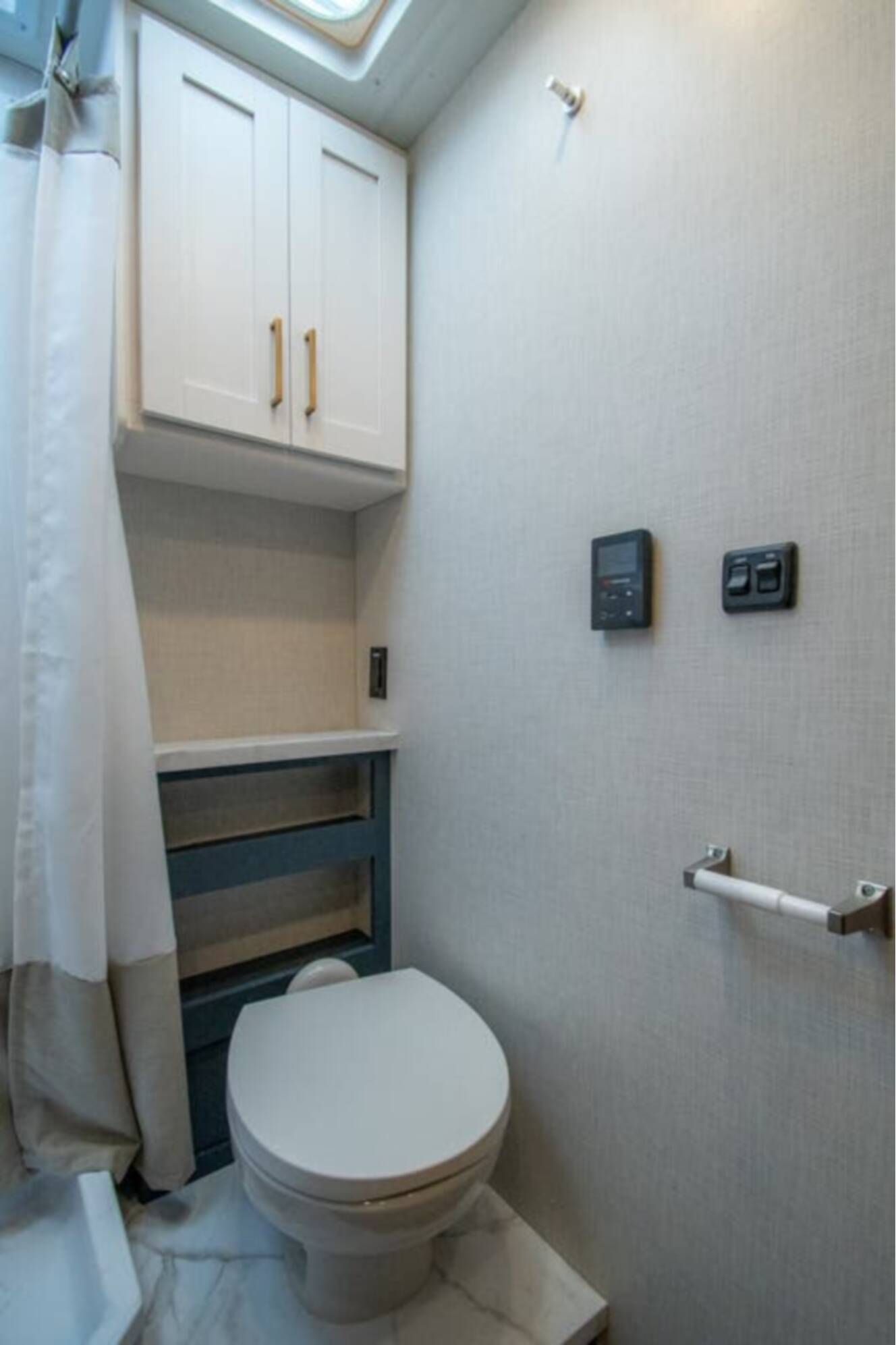 A photo of this 2027 Thor Motor Coach Geneva 25VZ