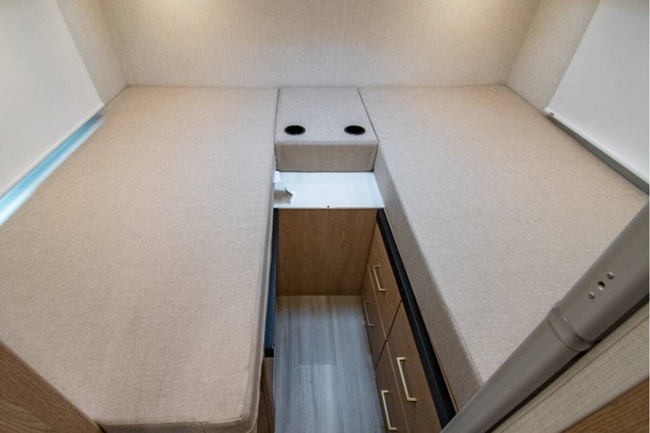 A photo of this 2027 Thor Motor Coach Geneva 25VZ