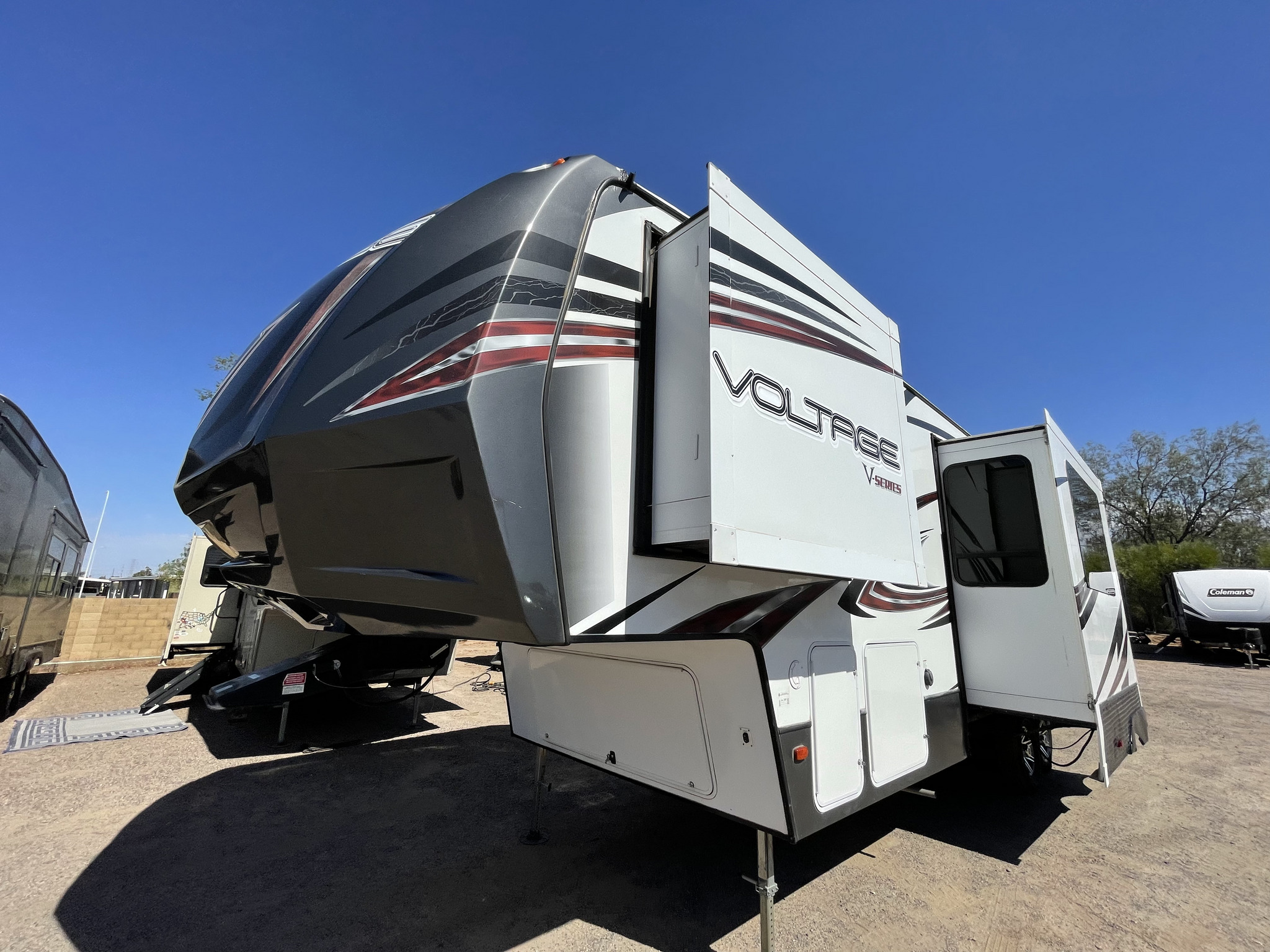 2016 Dutchmen Voltage V3005 in mesa AZ