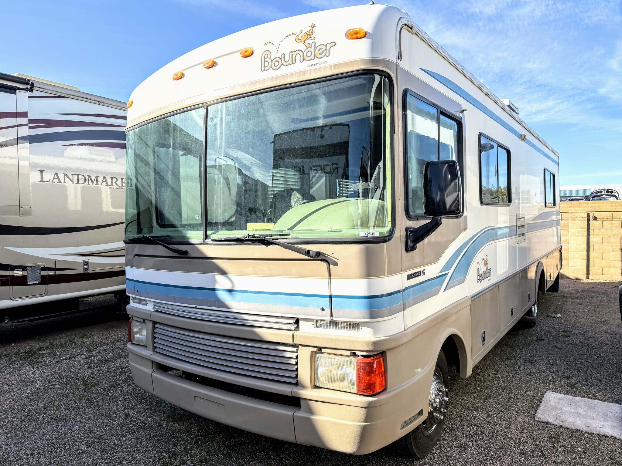 1999 Fleetwood Bounder 28T in mesa AZ