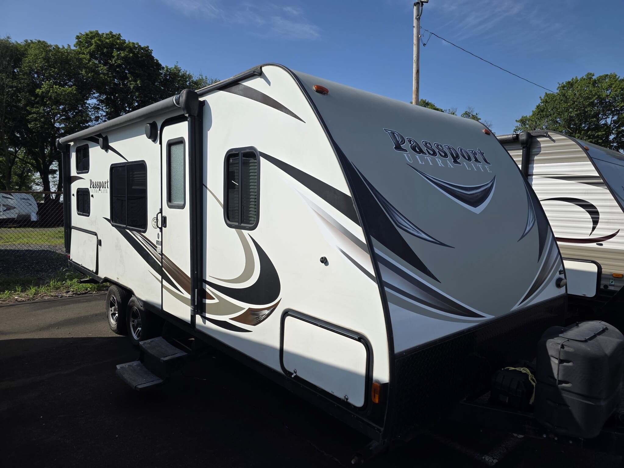 2018 Keystone Passport Ultra Lite Express 239ML RV