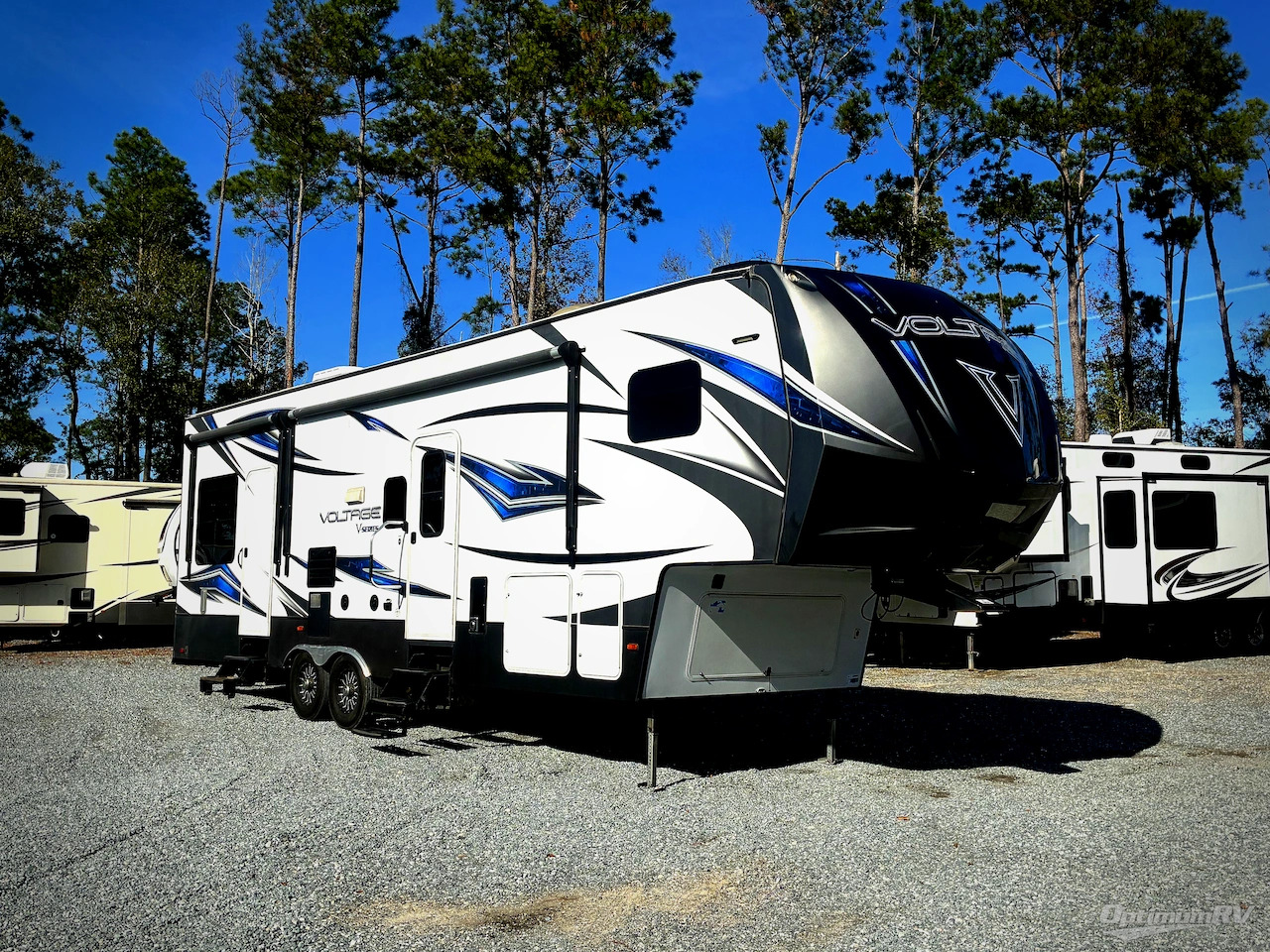 2016 Dutchmen Voltage V-Series V3005 RV