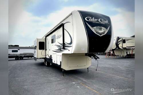 2019 Forest River Cedar Creek Hathaway Edition 38FBD in la feria TX