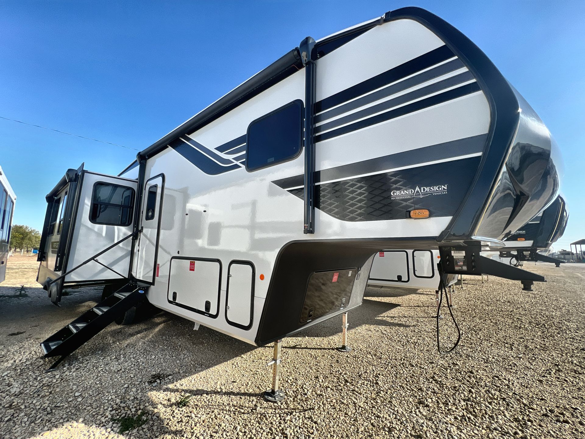 2026 Grand Design Reflection 303RLS RV