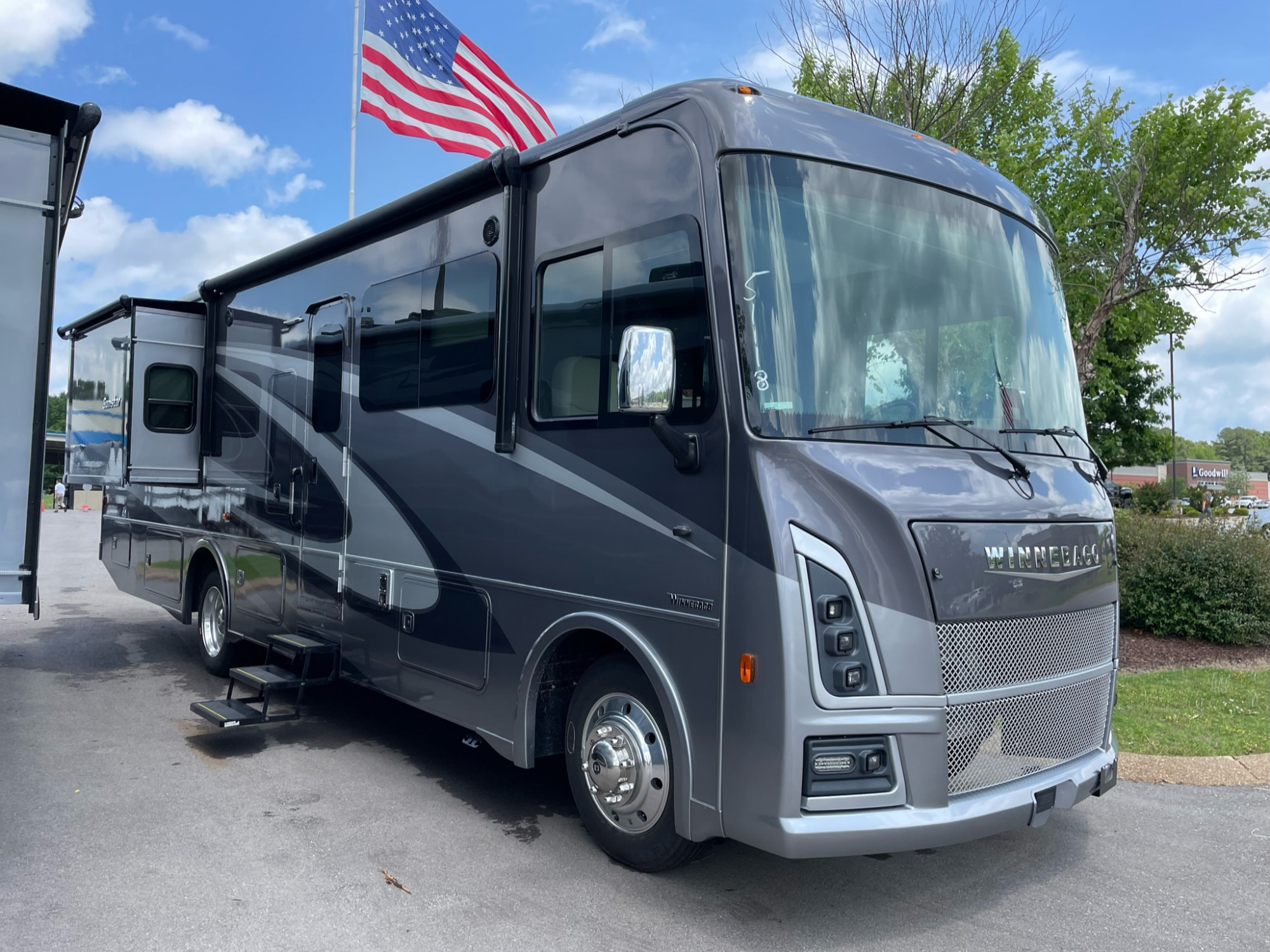 2025 Winnebago SUNSTAR 33K in jackson TN