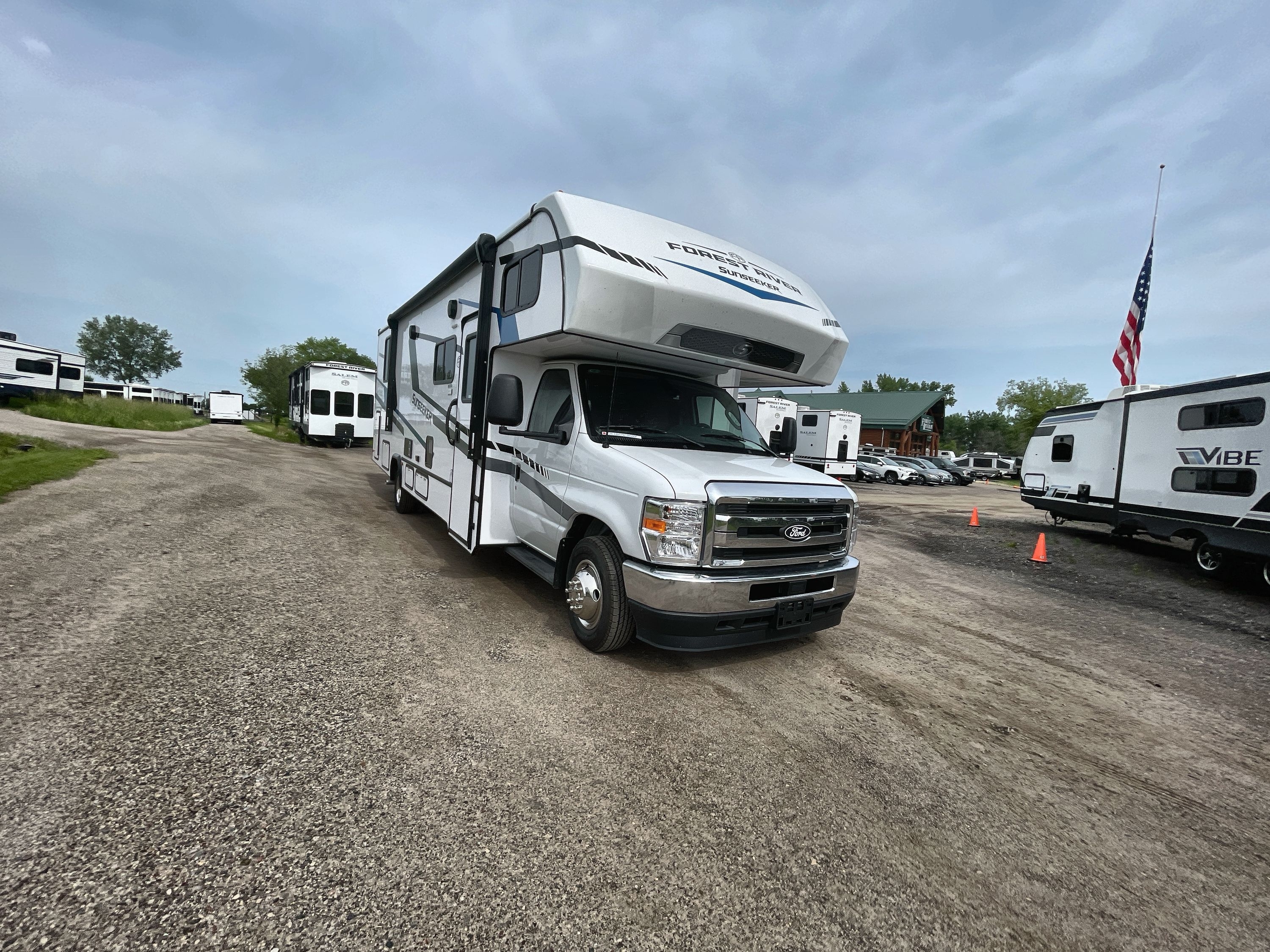 2026 Forest River SUNSEEKER LE 2850SF 2850SLE in hugo MN