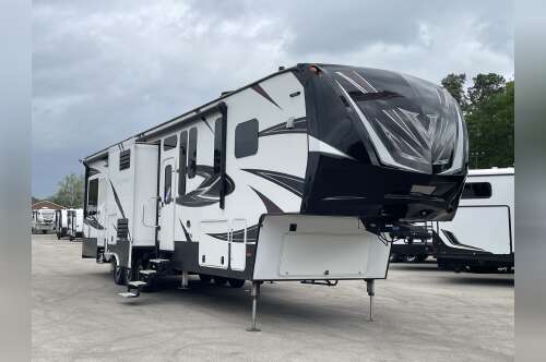 2017 Dutchmen VOLTAGE EPIC SERIES 3990 EPIC 3990 in tyler TX