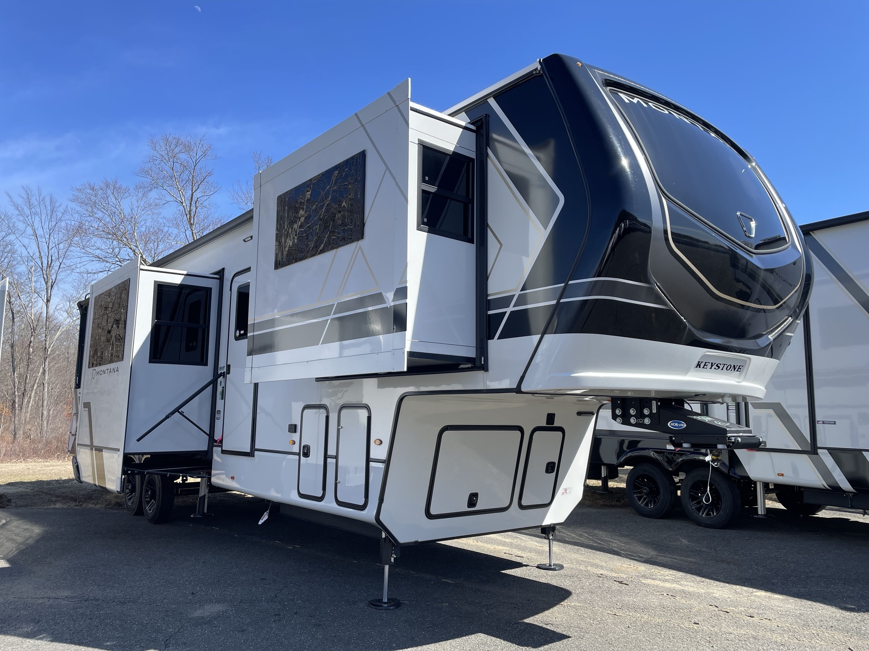 2026 Keystone MONTANA 3761FL in west hatfield MA