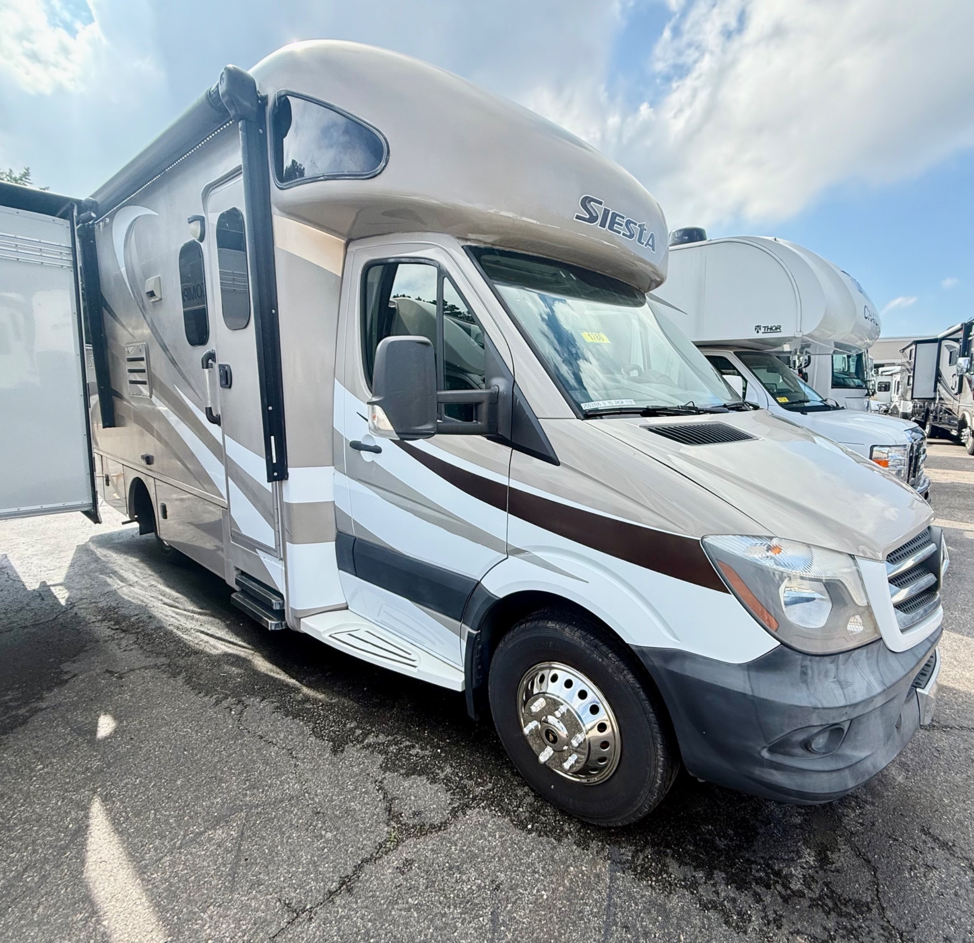 2015 Thor FOUR WINDS SIESTA 24SR in newport news VA