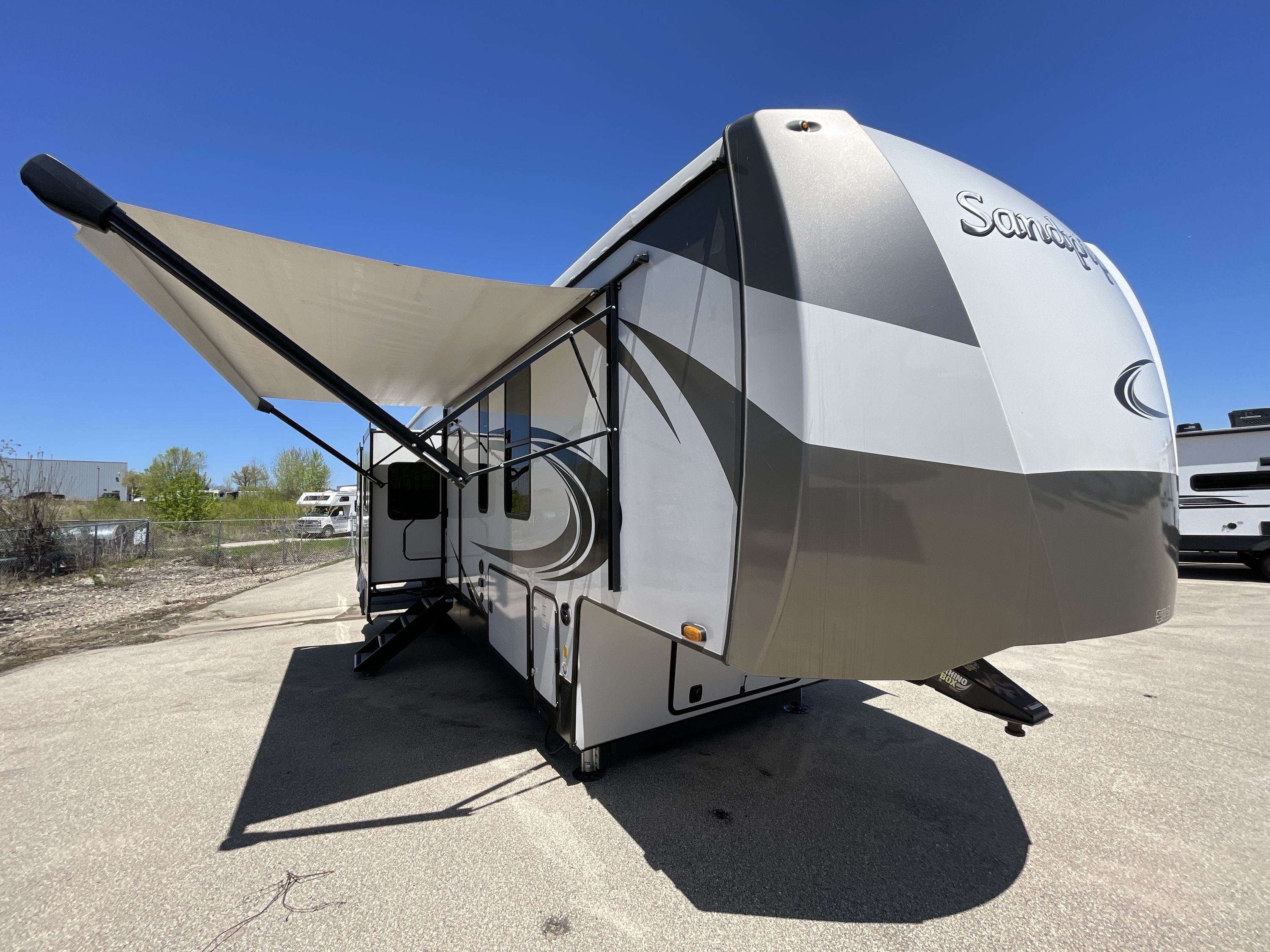 2022 Forest River SANDPIPER LUXURY 39BARK in deforest WI