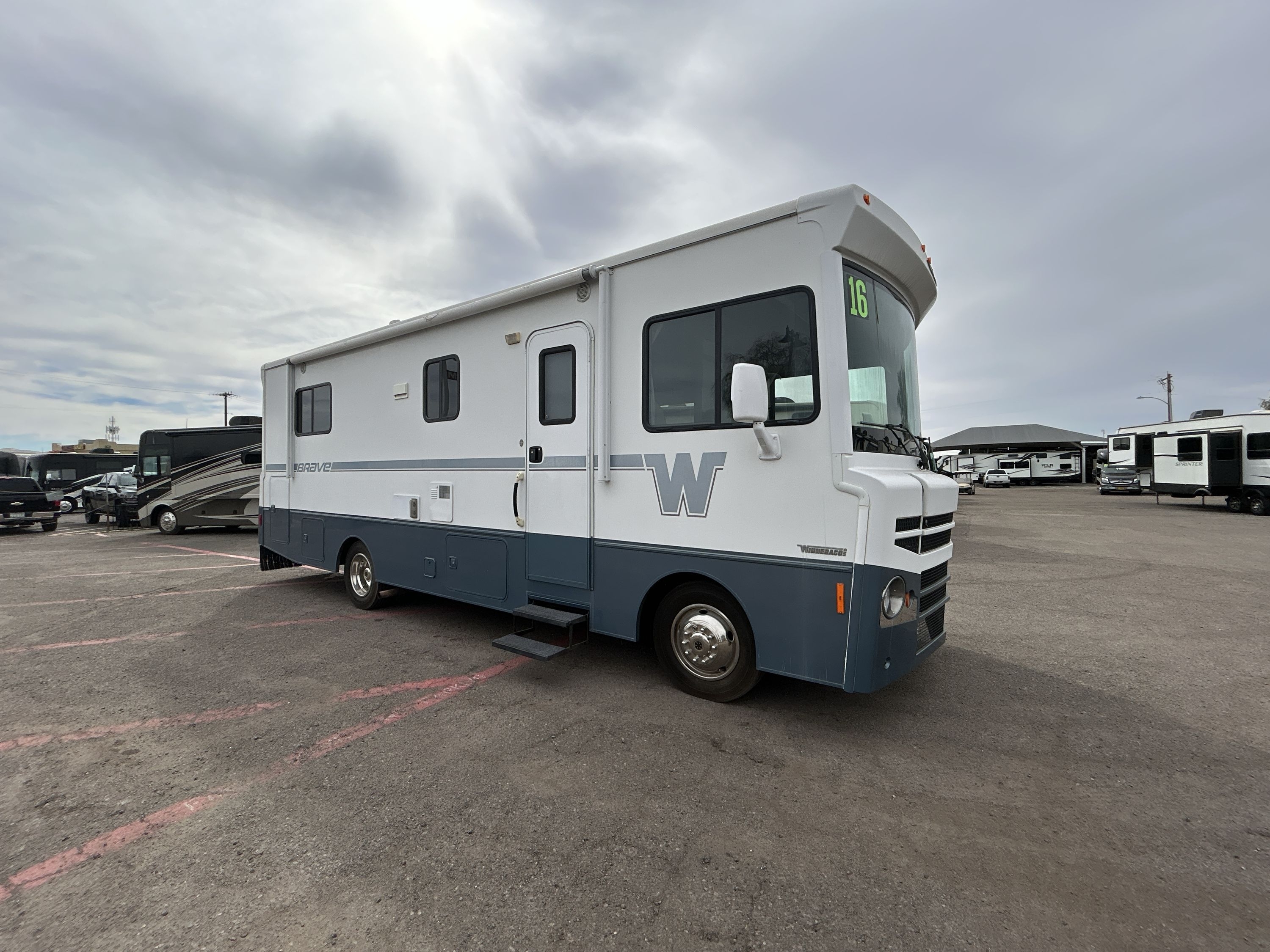 2016 Winnebago BRAVE 27B in el mirage AZ