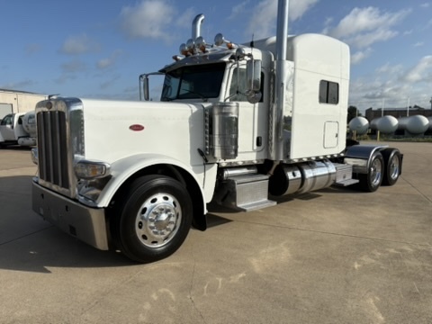 2017 PETERBILT 389 in Carrollton, TX