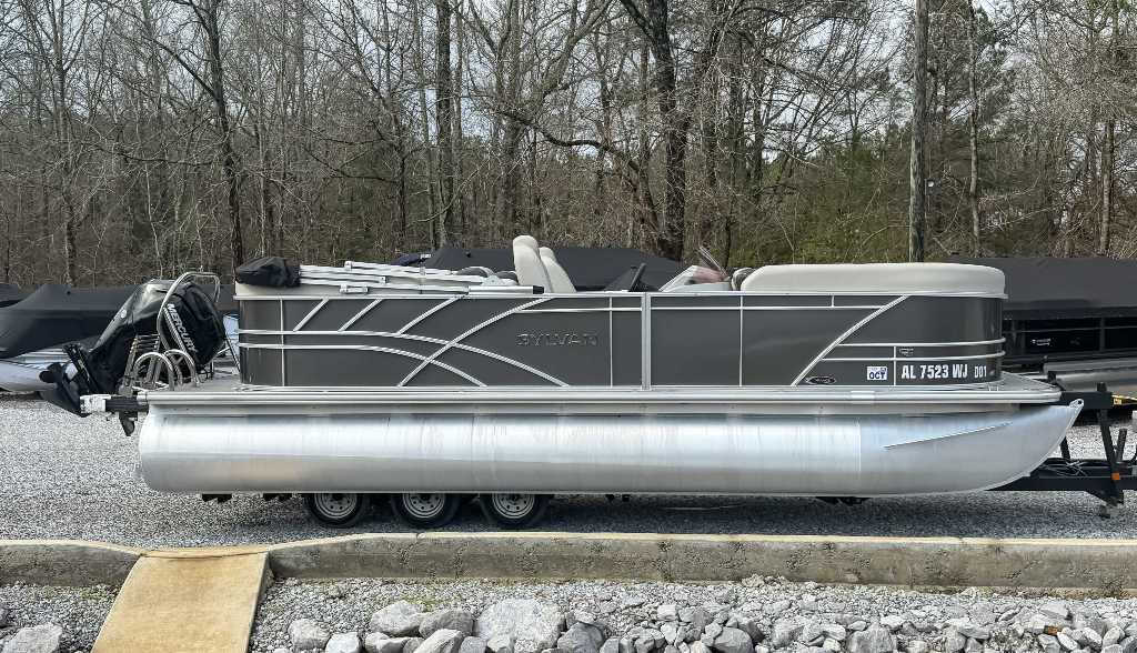 2023 Sylvan Mirage 8522 LZ 8524 in westover AL