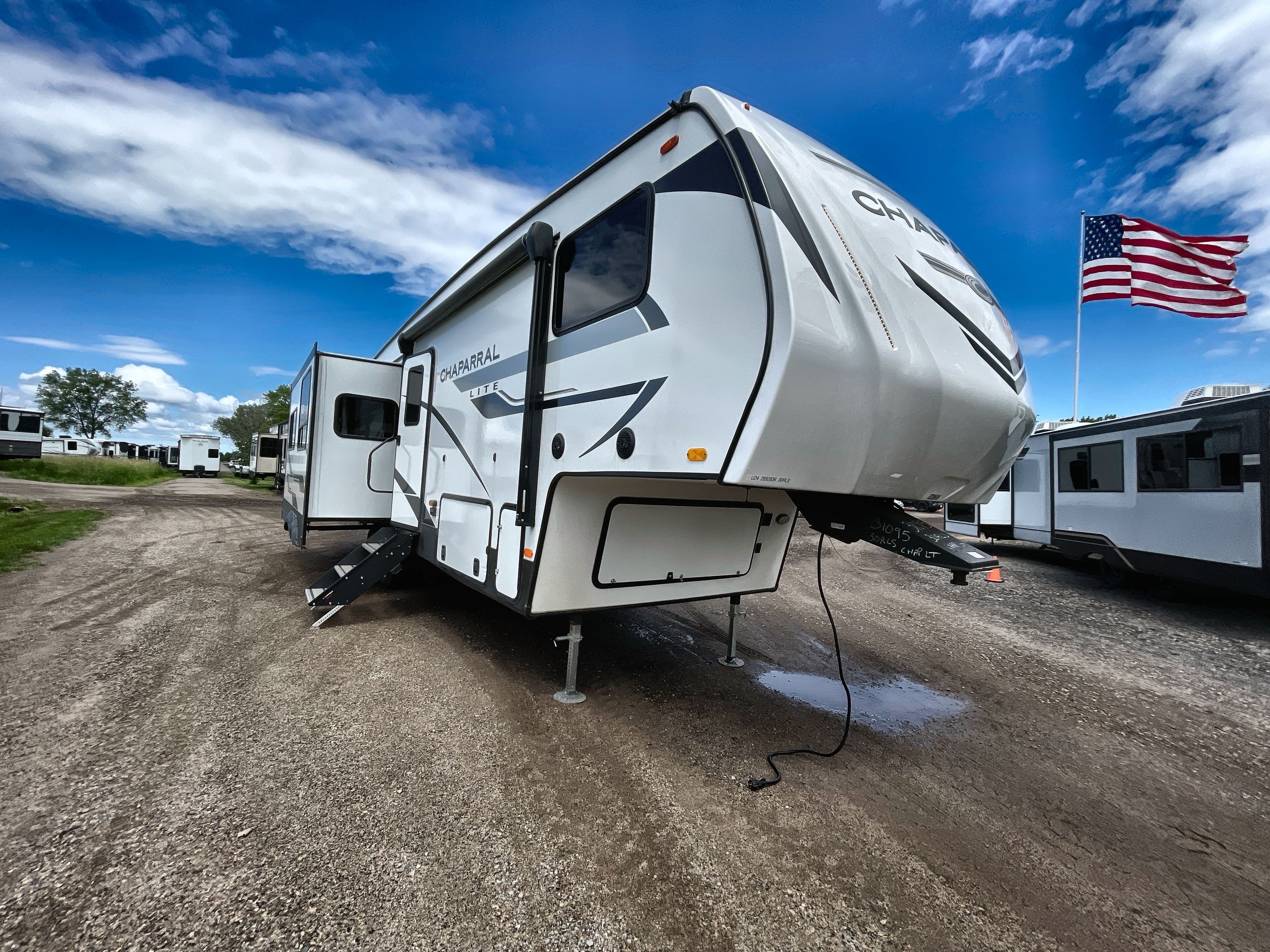 2024 Coachmen CHAPARRAL LITE 30RLS in hugo MN